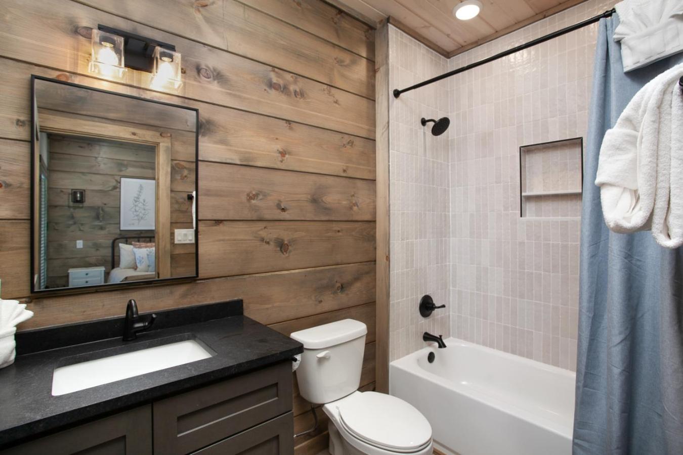 Winding Down: Modern Cabin Retreat