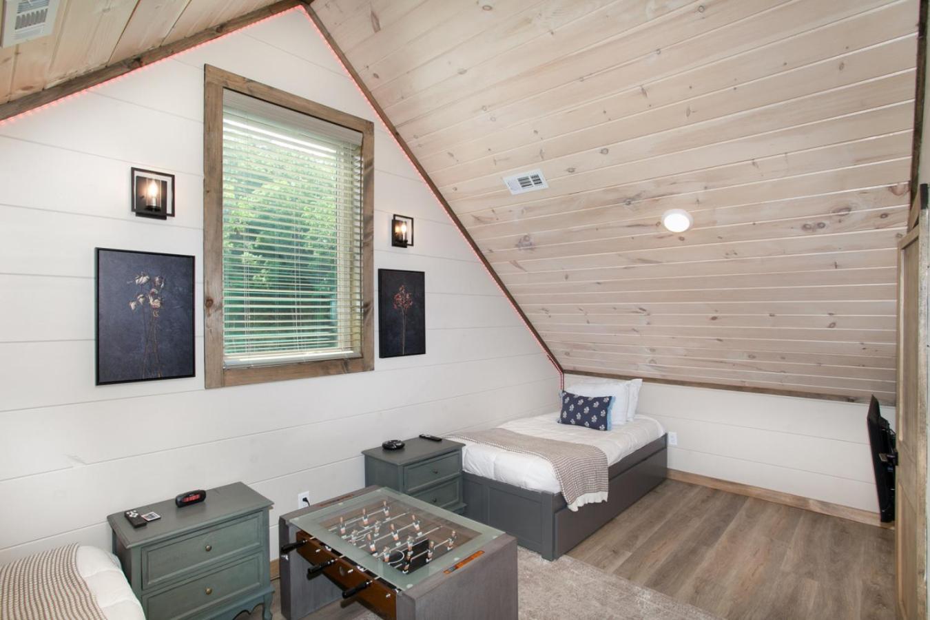 Winding Down: Modern Cabin Retreat