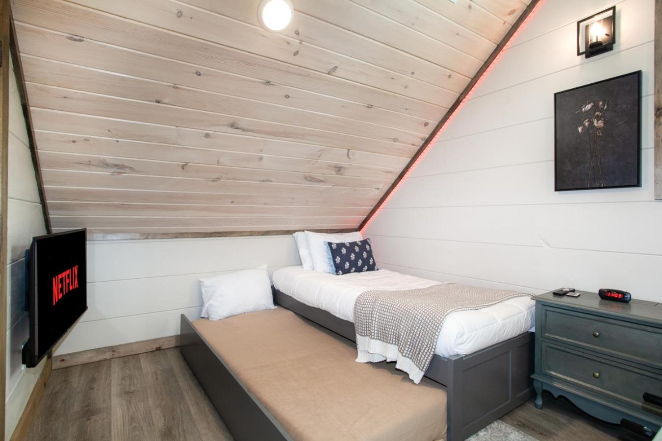 Winding Down: Modern Cabin Retreat