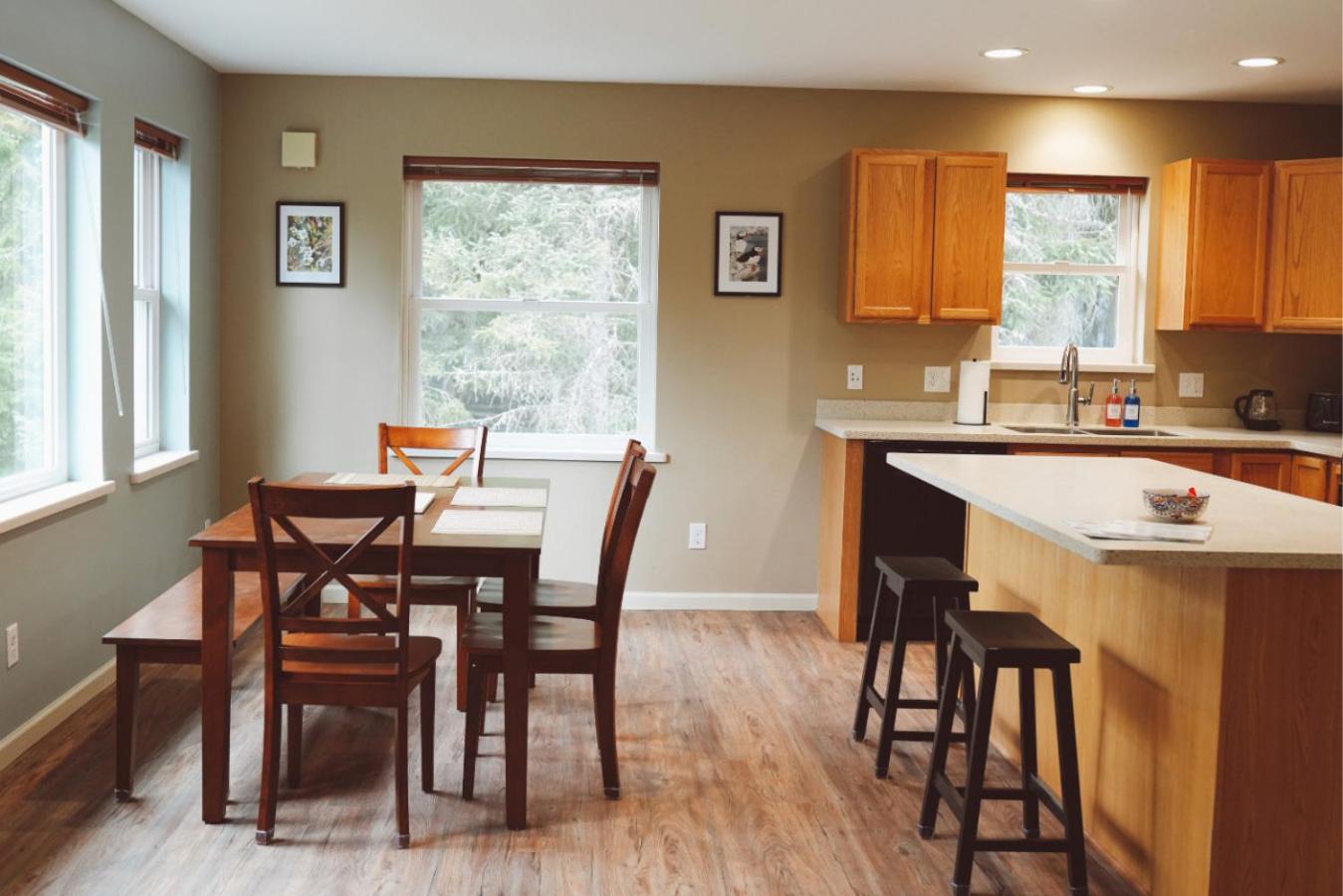 Lakeshore Lodging Apartment F