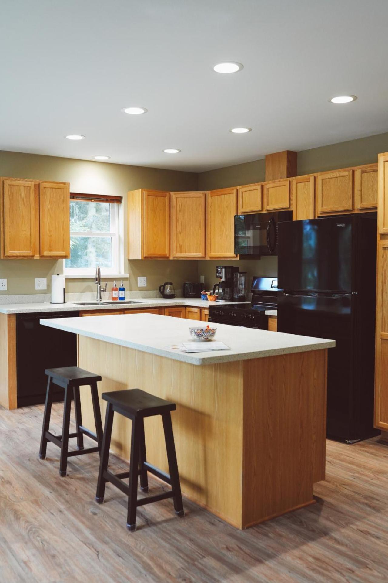 Lakeshore Lodging Apartment F