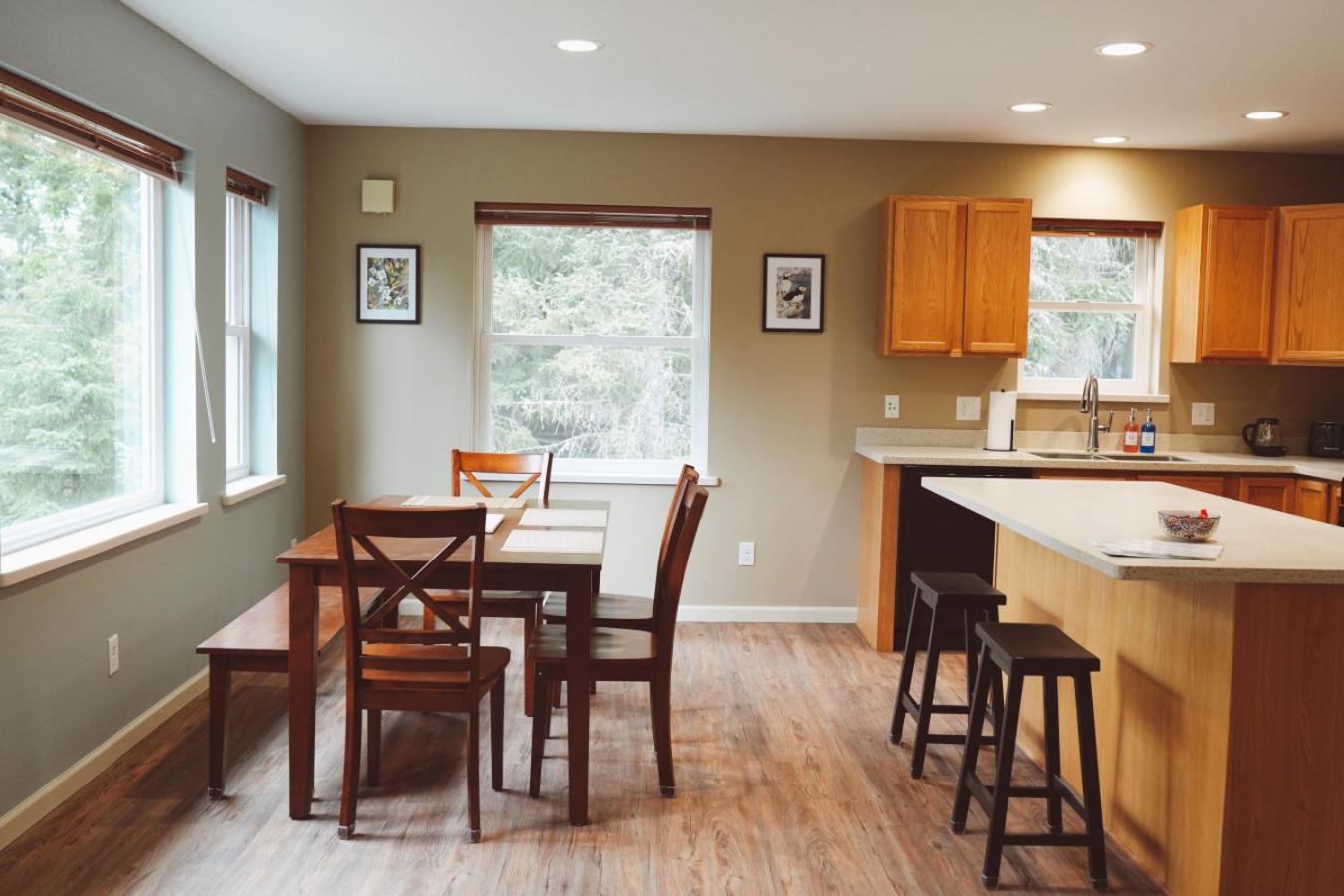 Lakeshore Lodging Apartment F