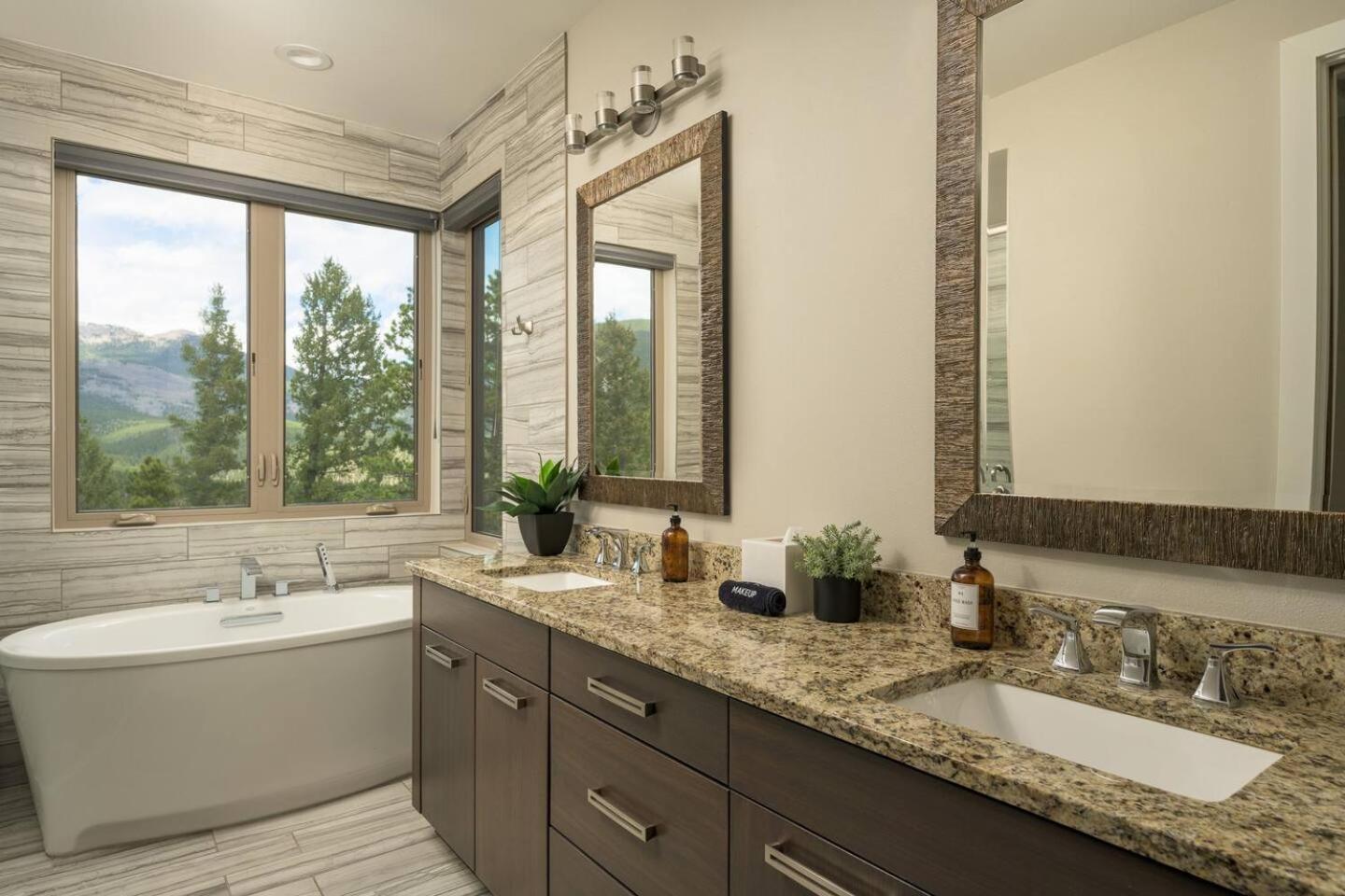 Summit Solace LUXE 360 Views Hot Tub Games