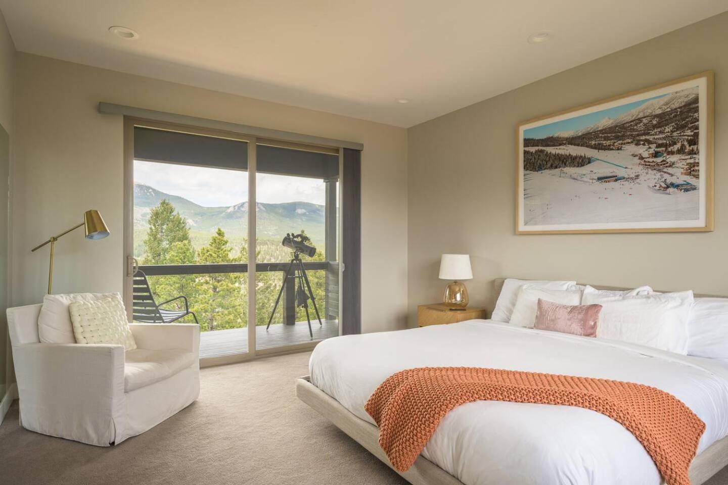 Summit Solace LUXE 360 Views Hot Tub Games