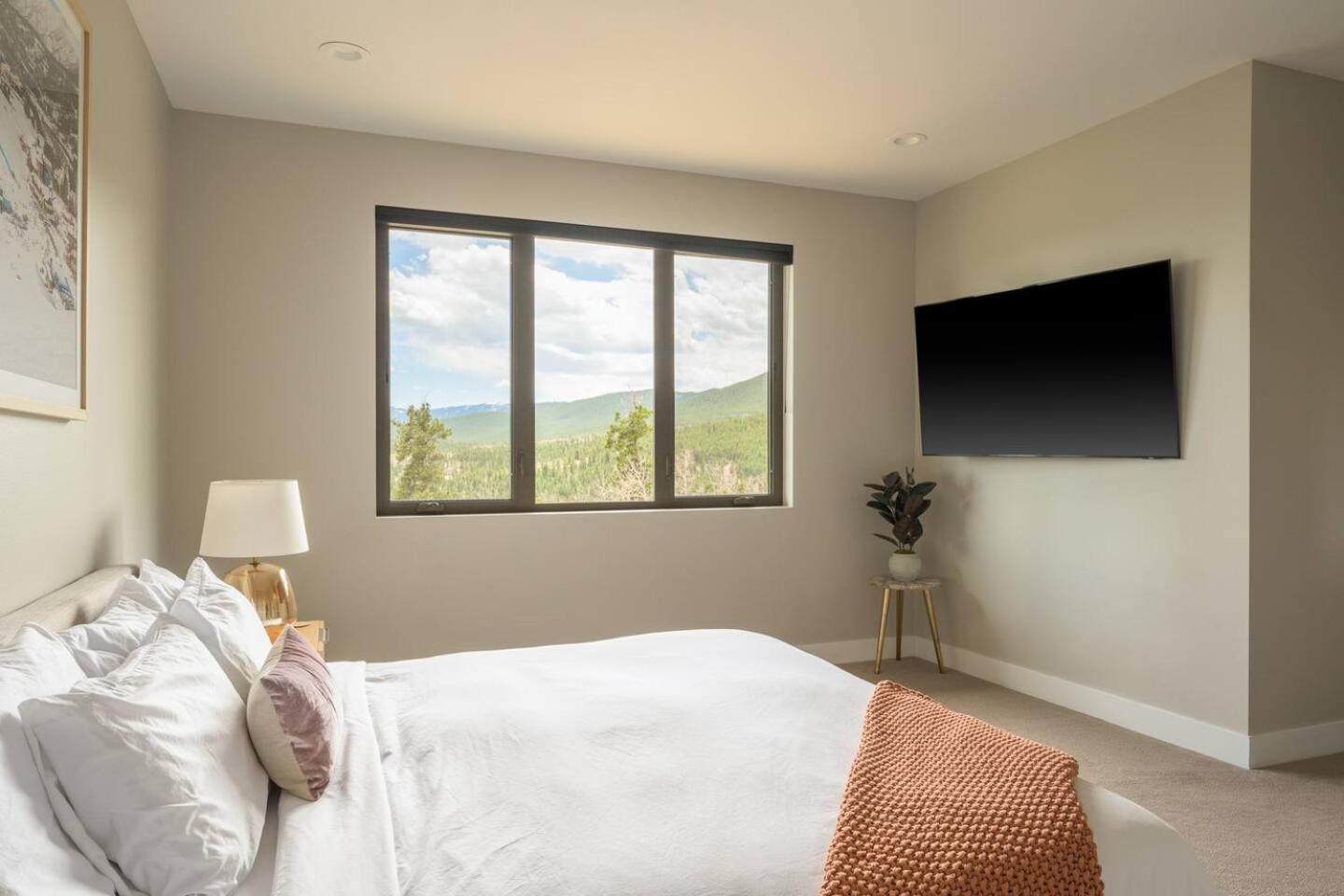 Summit Solace LUXE 360 Views Hot Tub Games