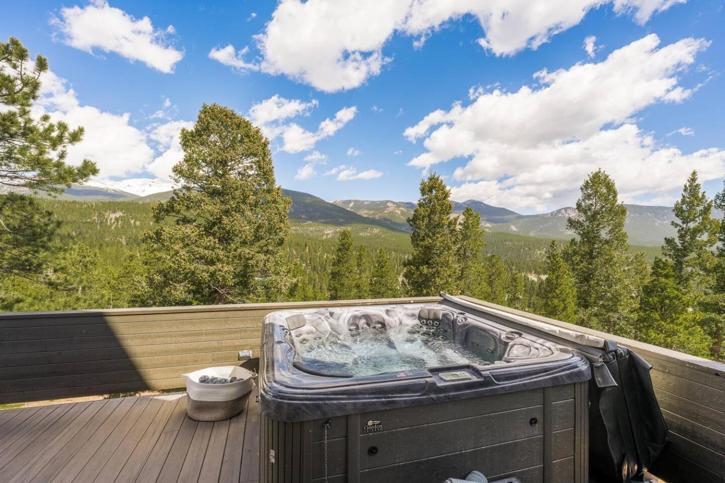 Summit Solace LUXE 360 Views Hot Tub Games