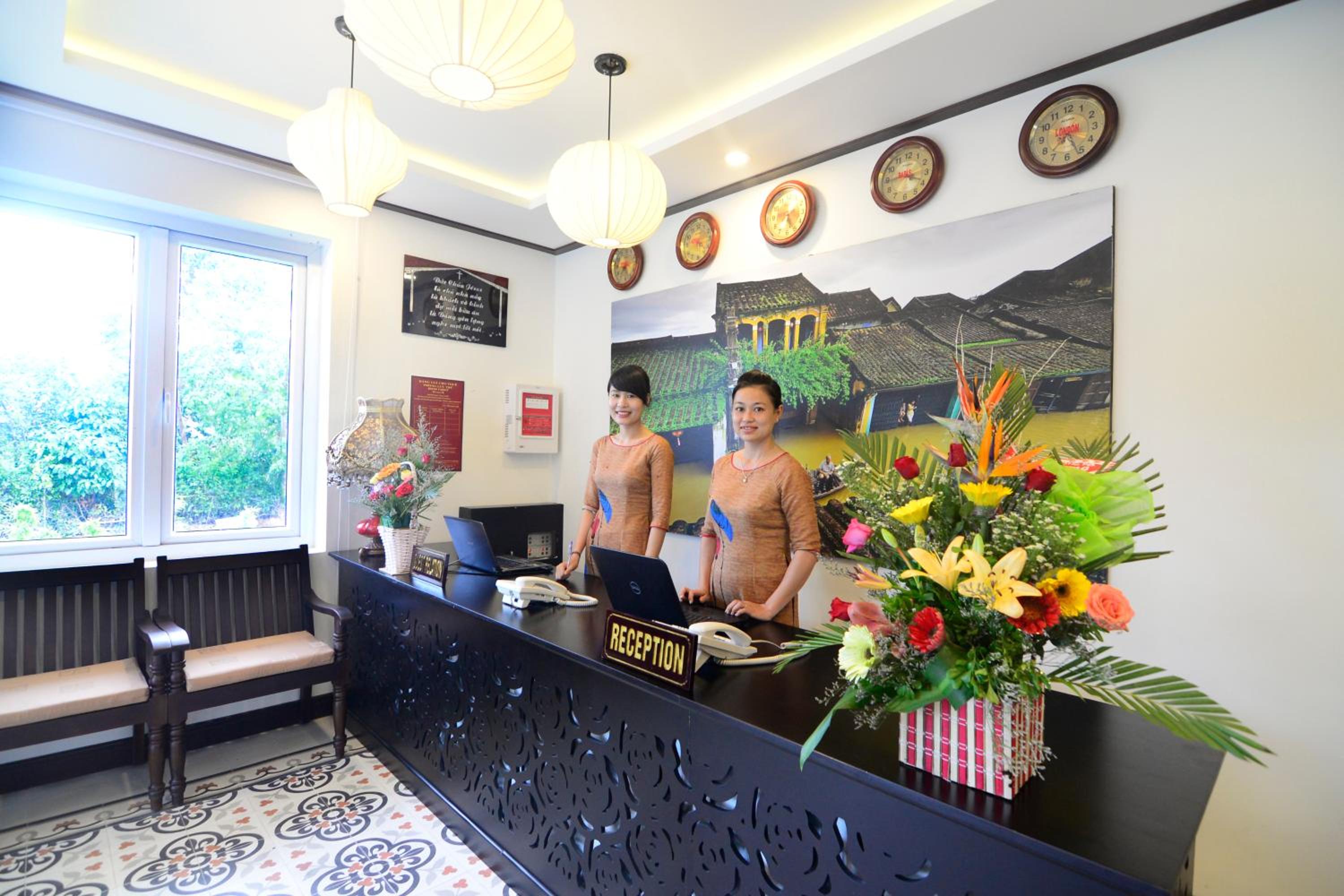 Golden Bell Backpacker Hotel & Pool Bar
