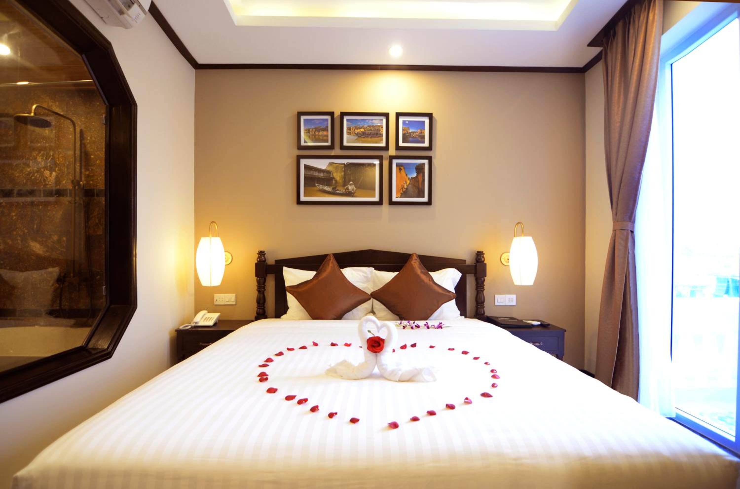 Golden Bell Backpacker Hotel & Pool Bar