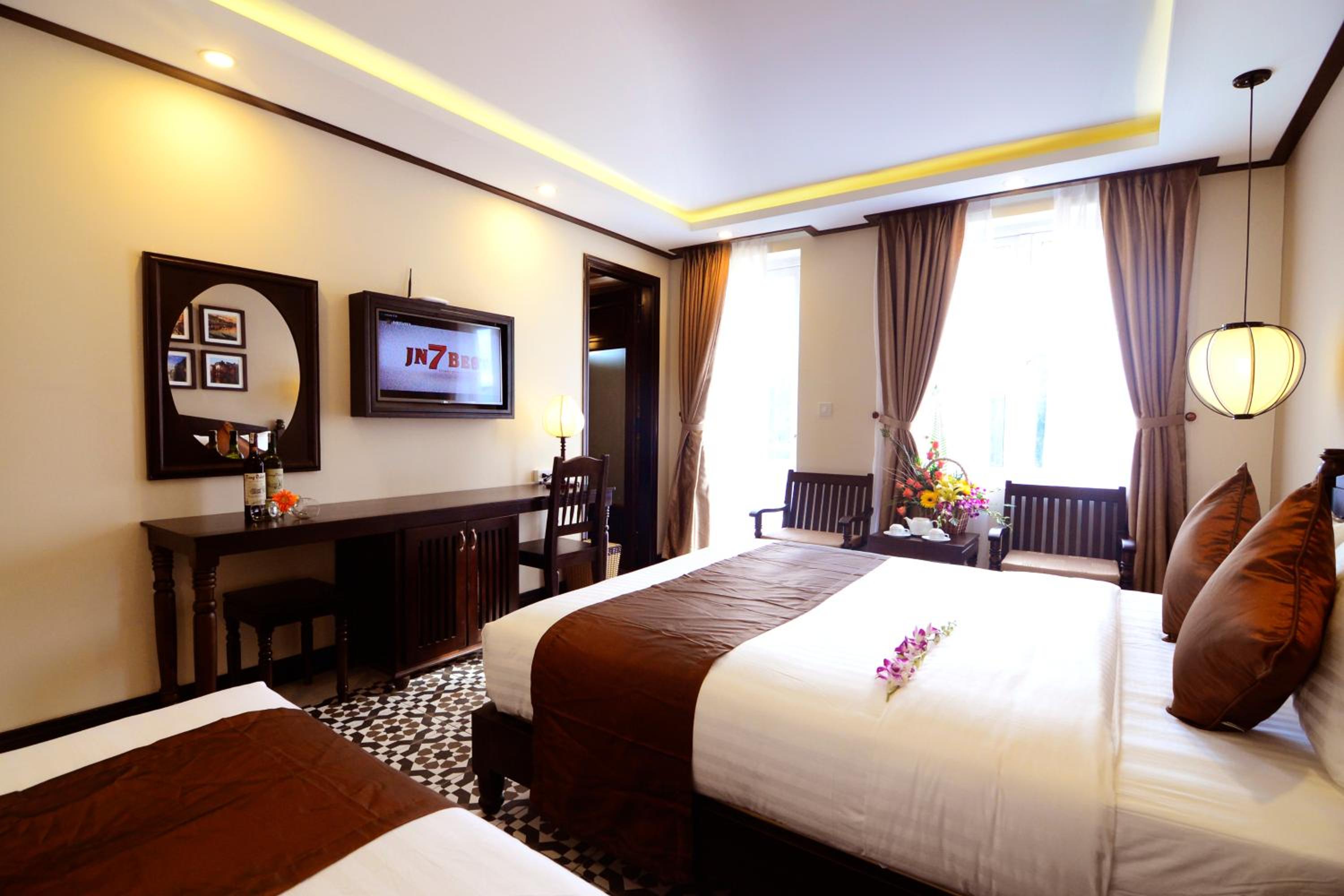 Golden Bell Backpacker Hotel & Pool Bar