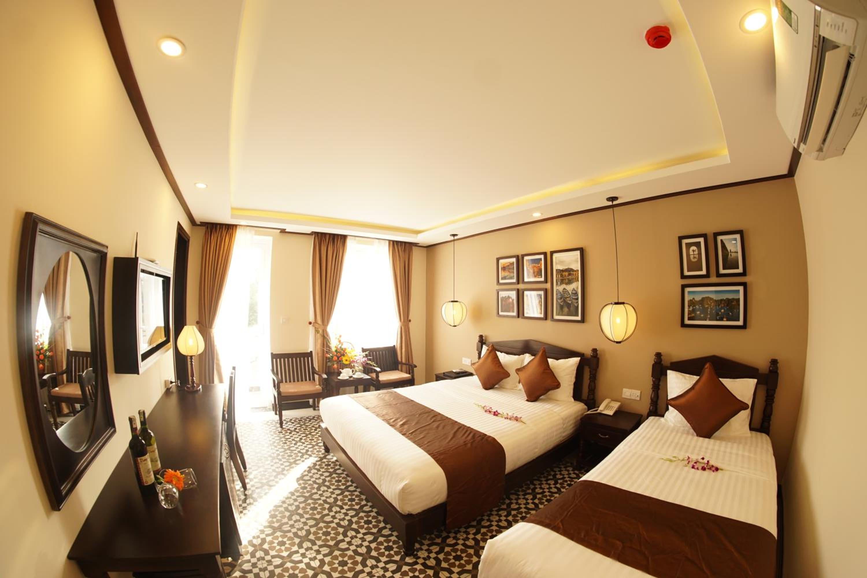 Golden Bell Backpacker Hotel & Pool Bar