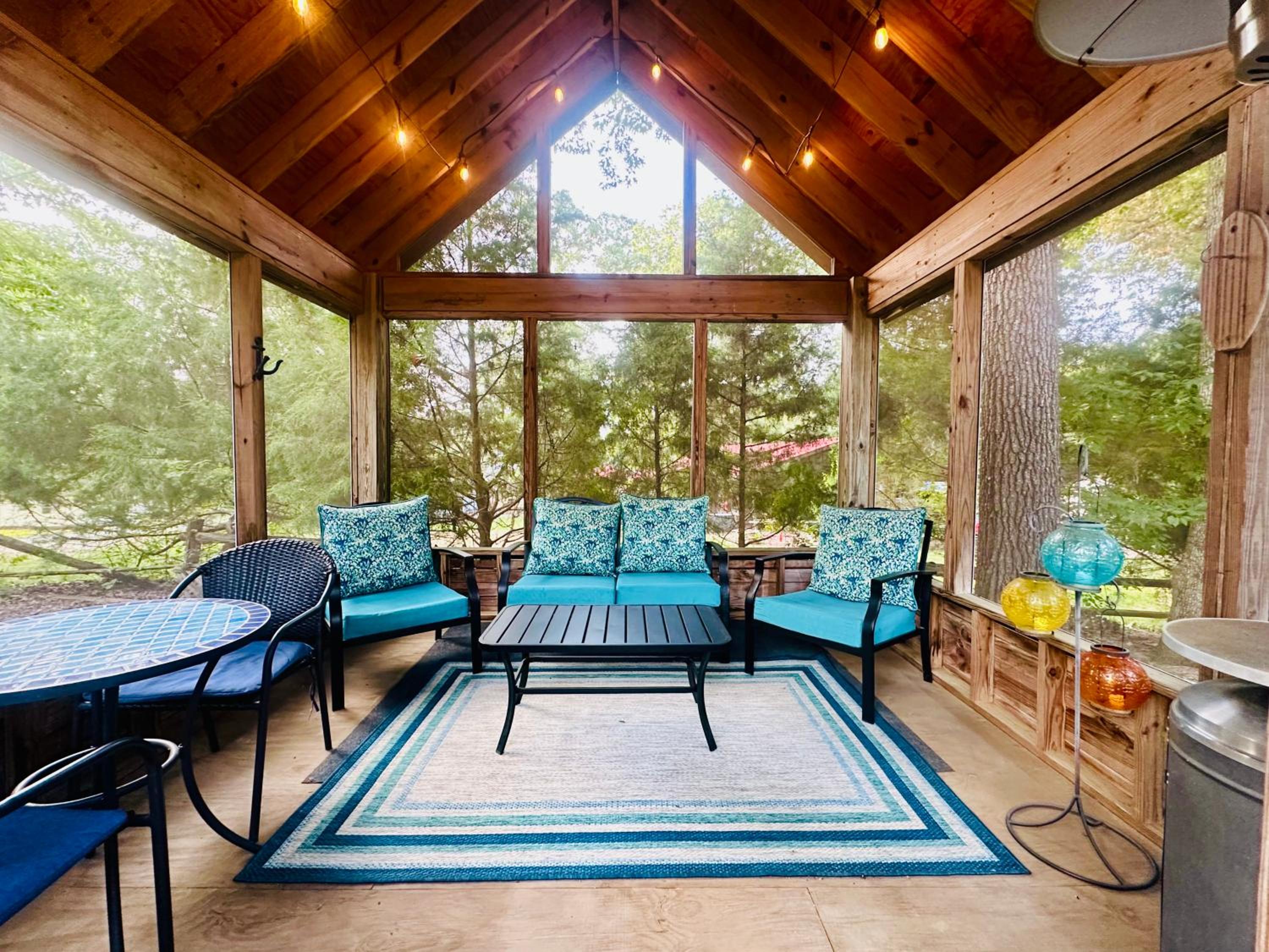 Kentucky Lake Family Cabin! Pet Friendly