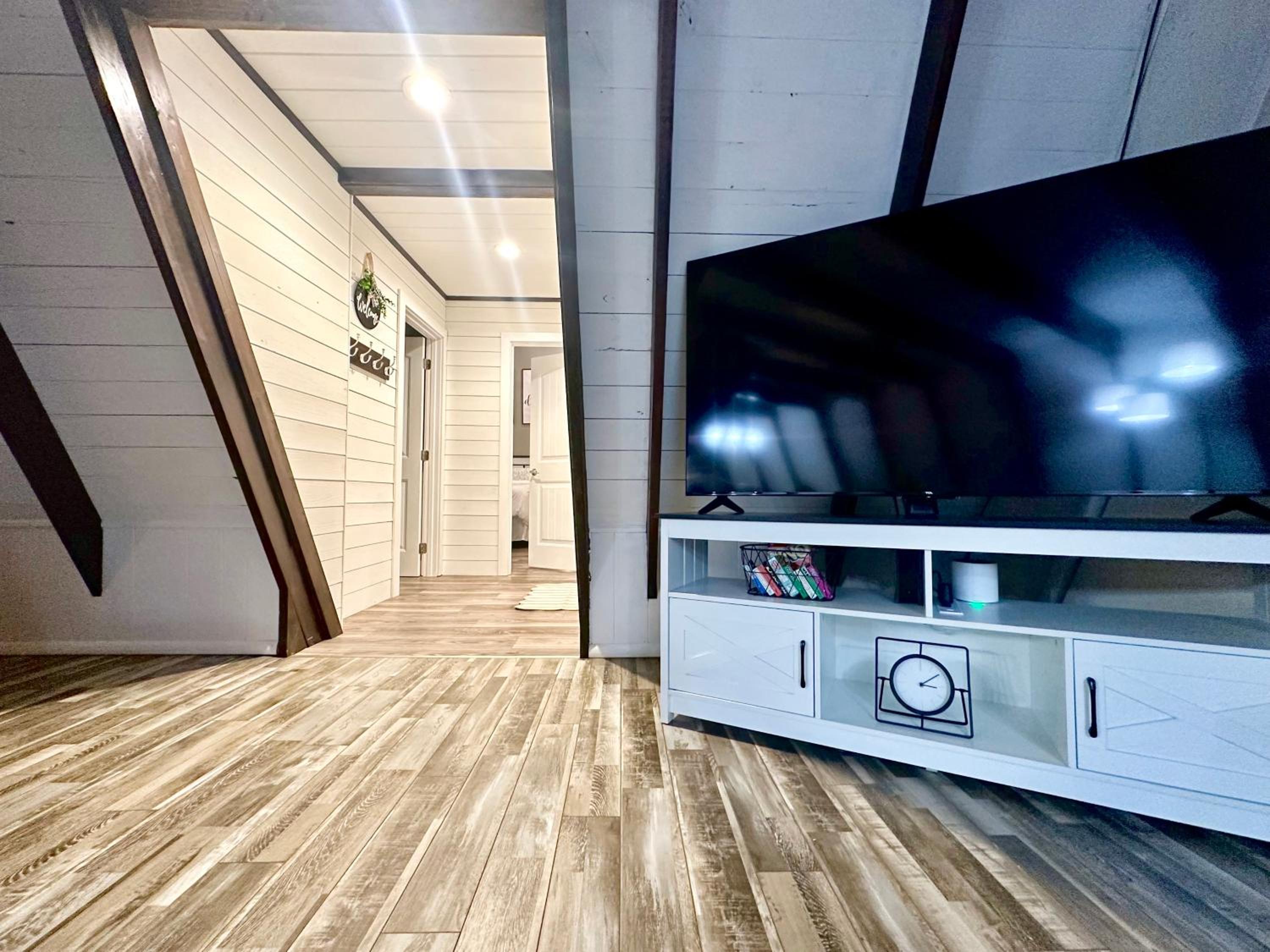 Kentucky Lake Family Cabin! Pet Friendly