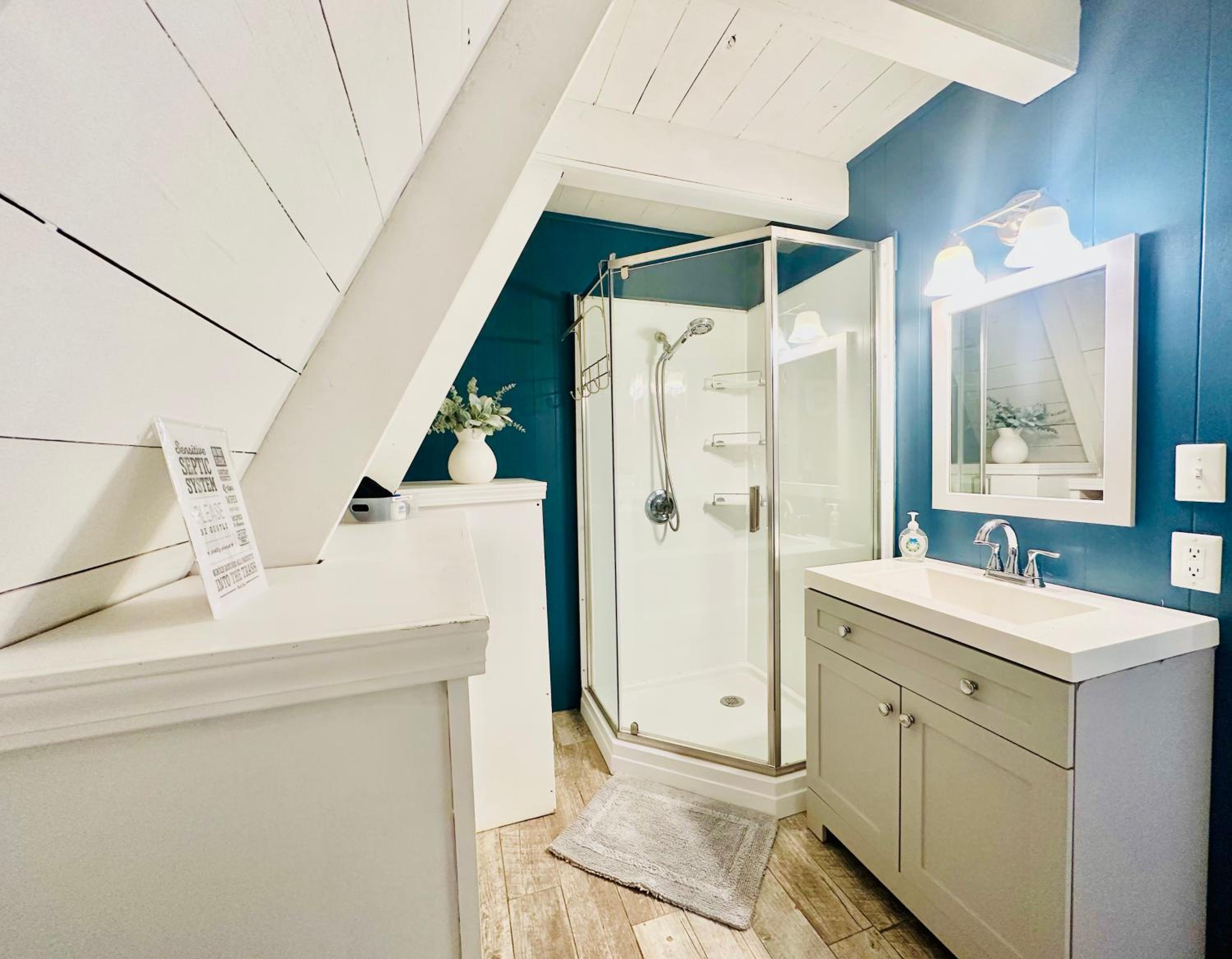 Kentucky Lake Family Cabin! Pet Friendly
