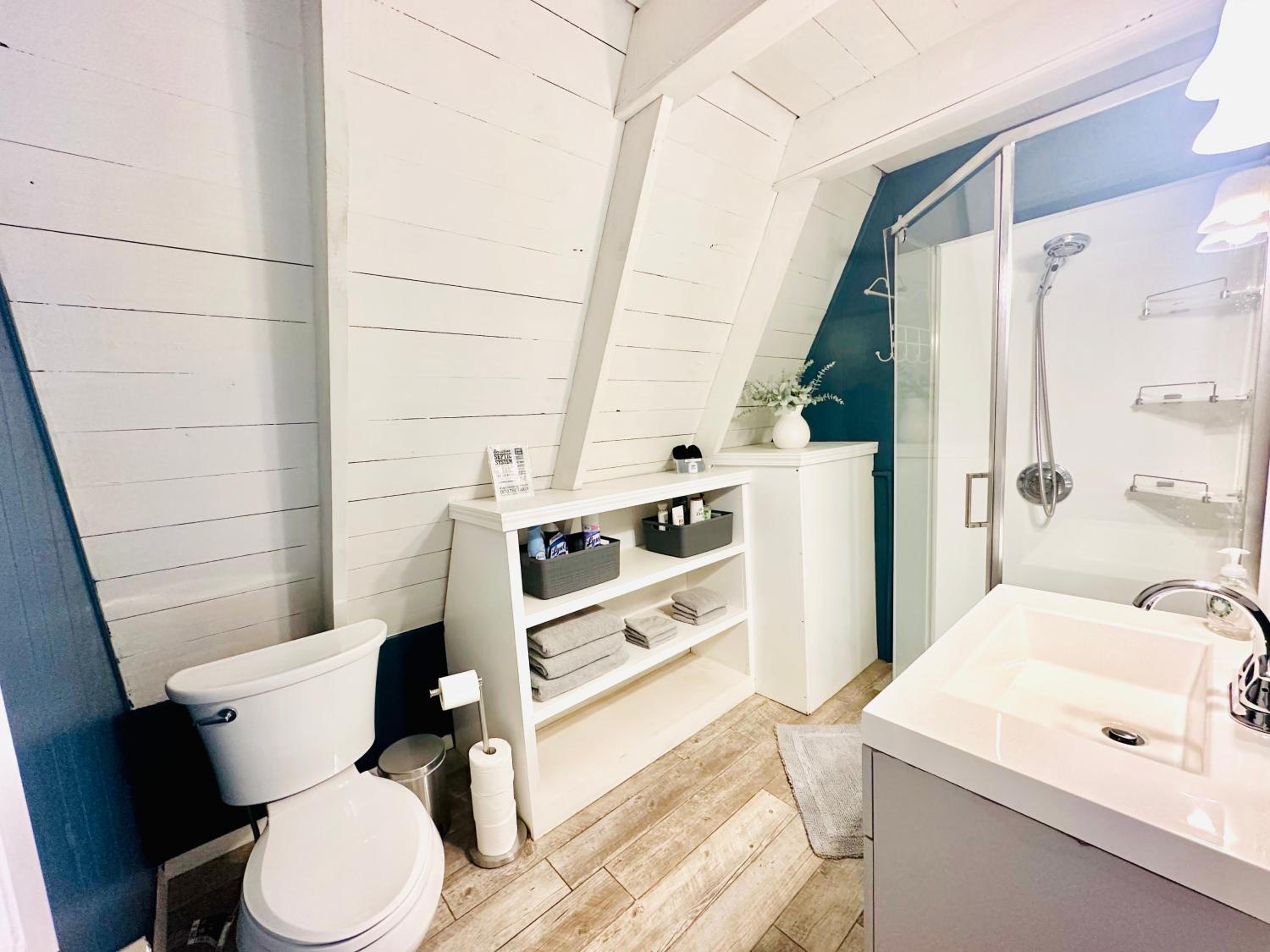 Kentucky Lake Family Cabin! Pet Friendly