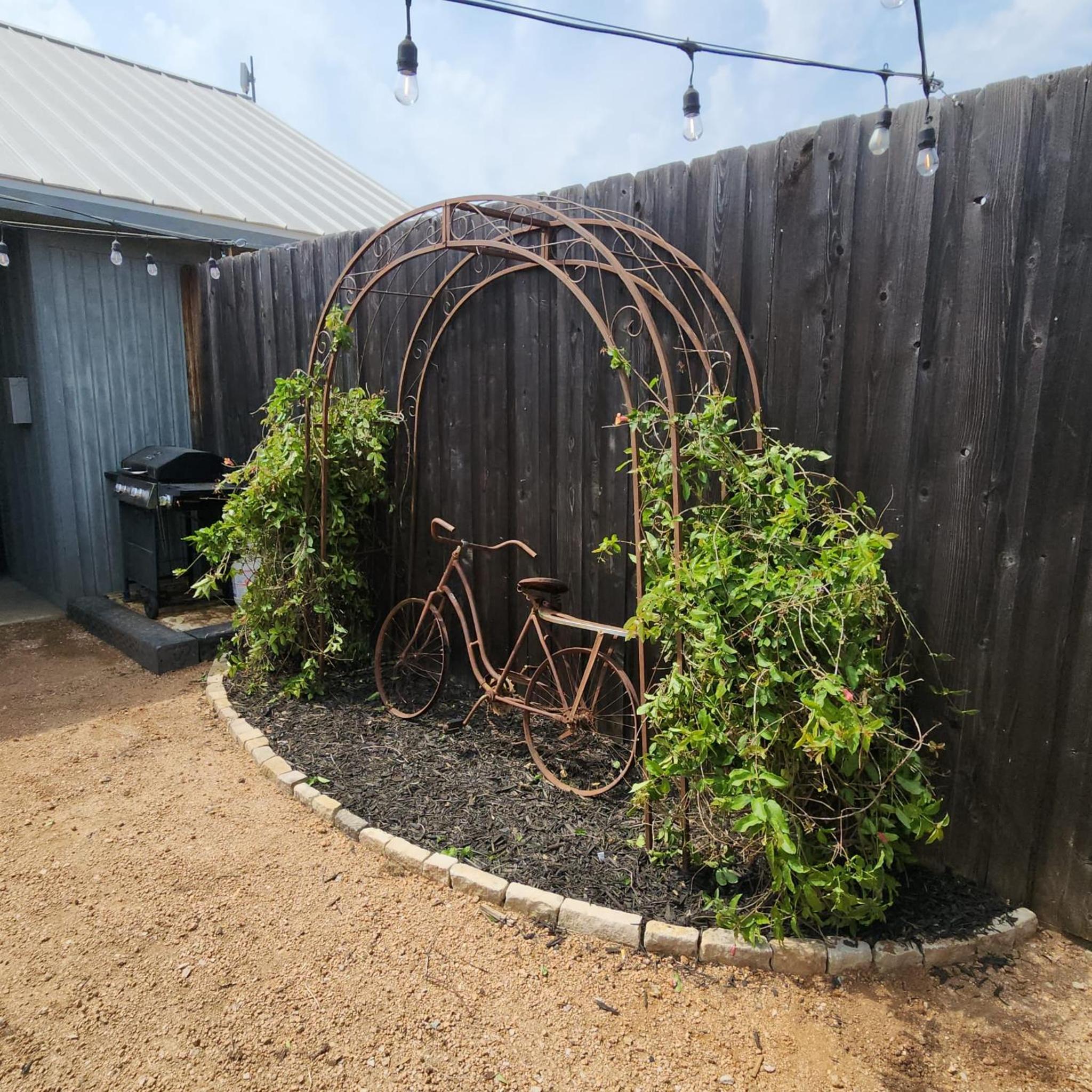 Wine Country Stay with Hot Tub, BBQ, Yard & Pool