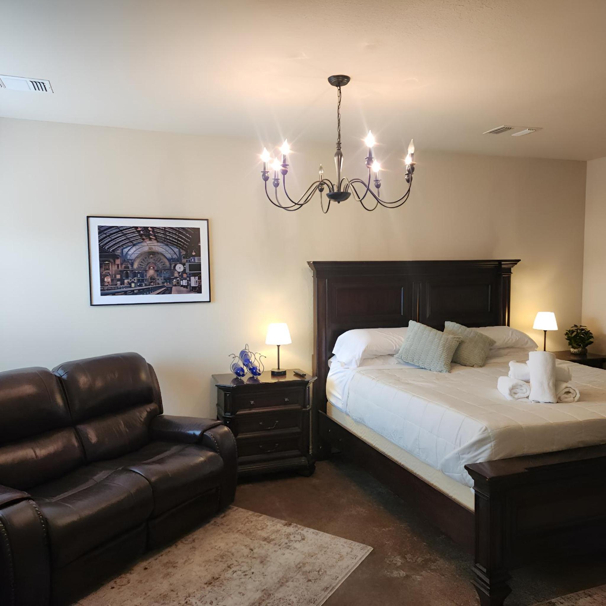 Wine Country Stay with Hot Tub, BBQ, Yard & Pool