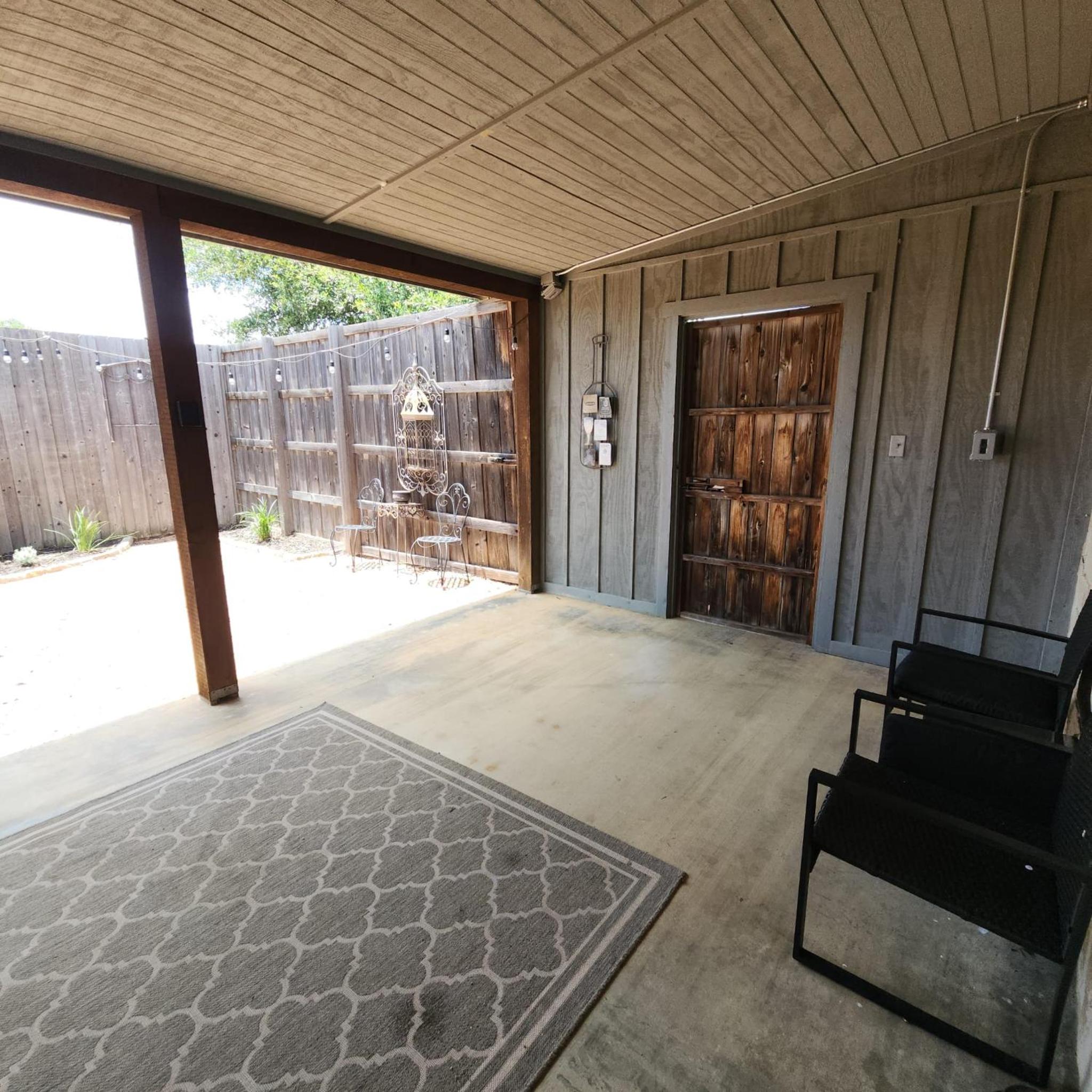 Hill Country Wine Retreat Pool & Pickleball
