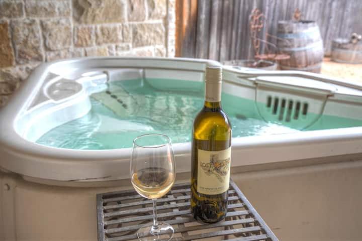 Hill Country Wine Retreat Pool & Pickleball