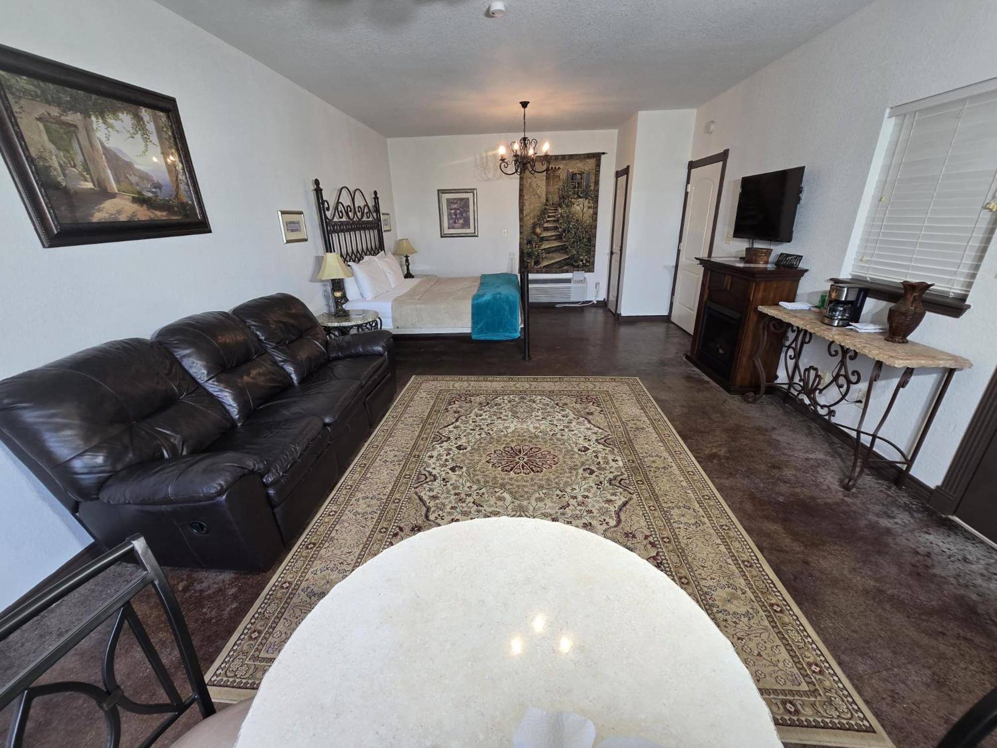 NEW Pickleball, Cornhole, Pool, Patio & Hot Tub