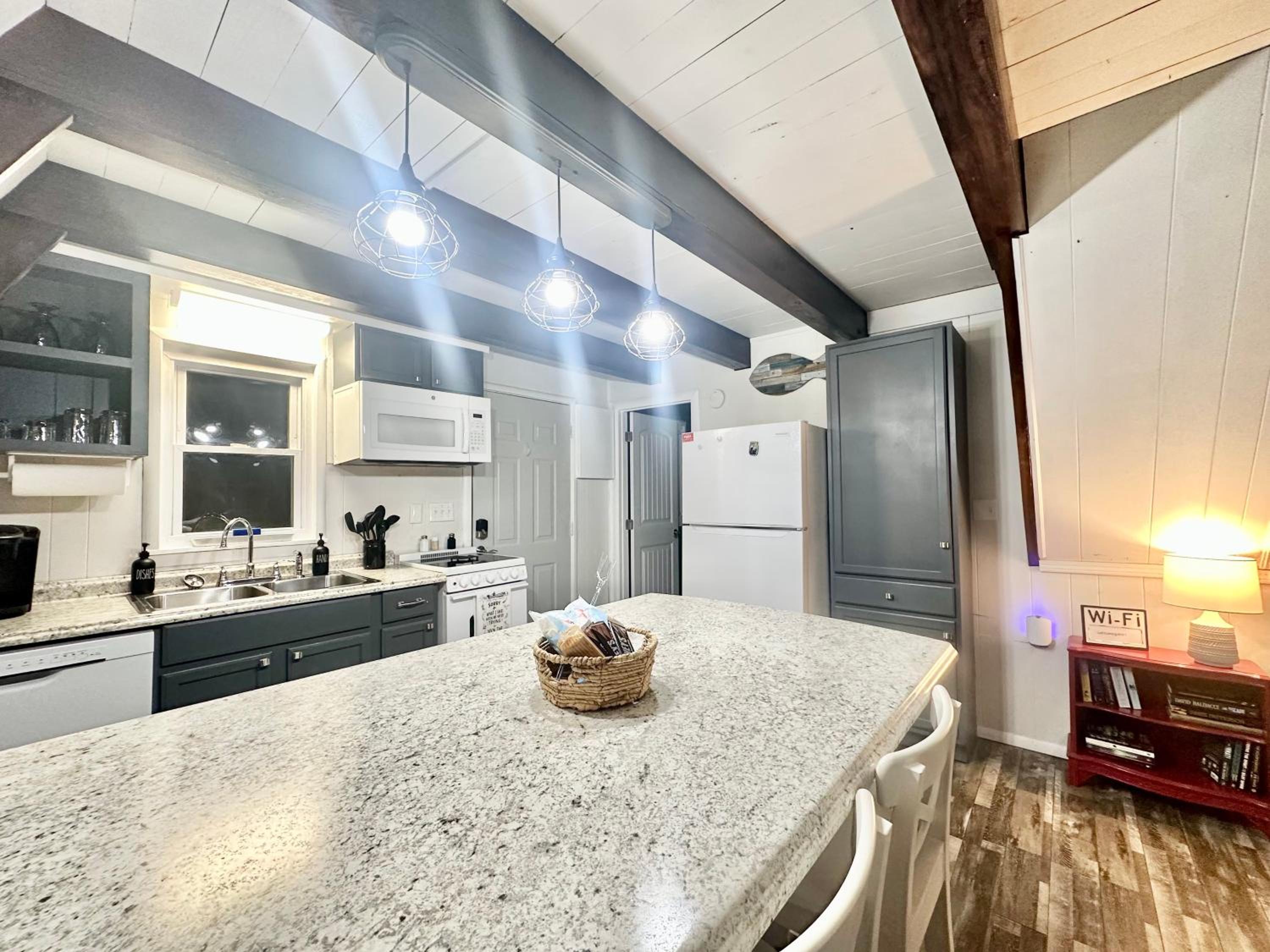 Kentucky Lake Family Cabin! Pet Friendly