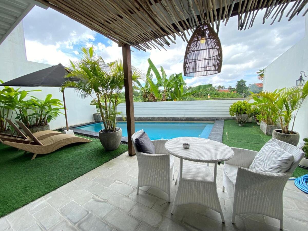 Central Canggu Pool Villa with spectacular rice field views