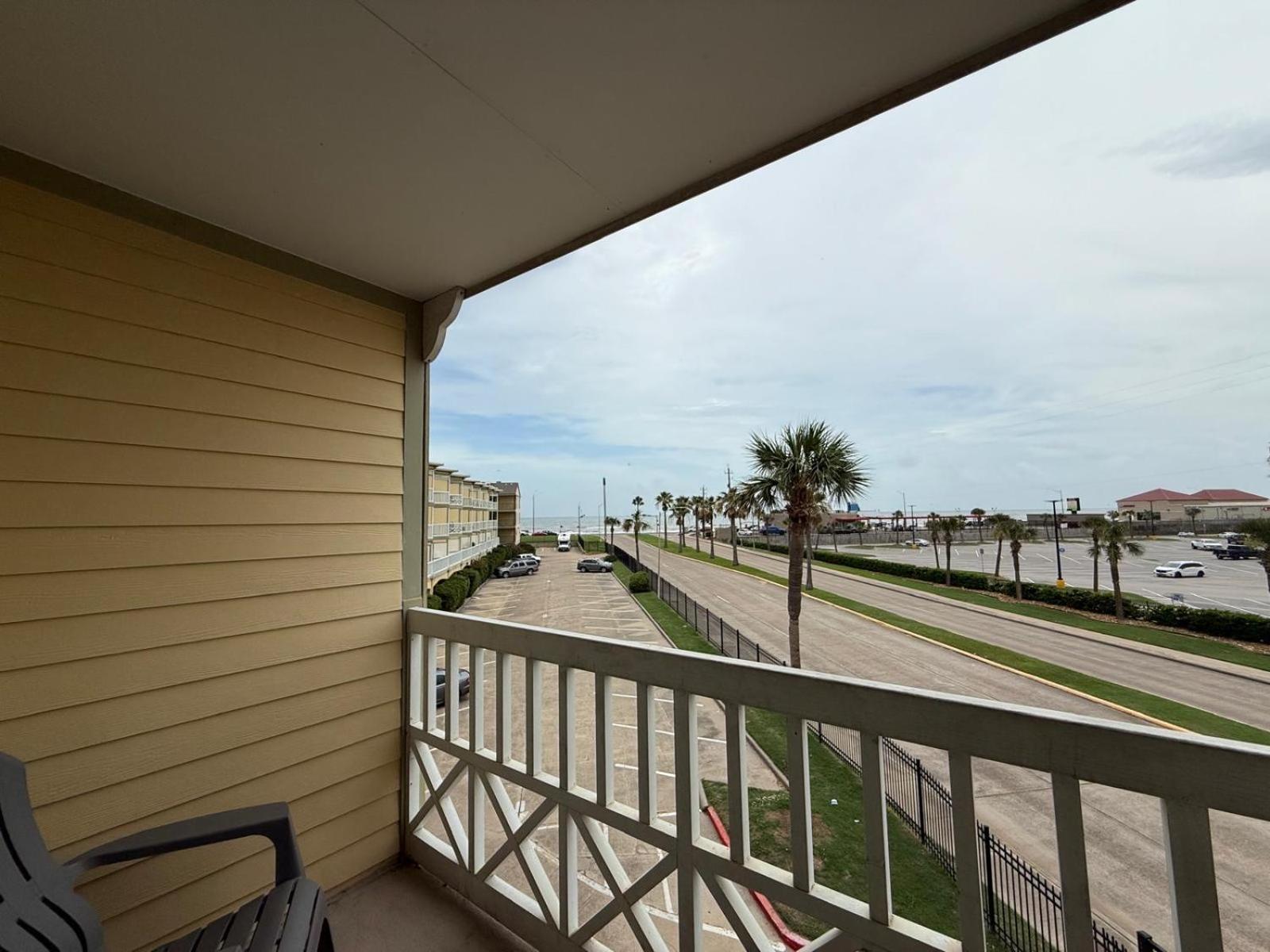 Ocean Views - Heated Pool - Hot Tub - Corner Unit - steps to beach - SS 29