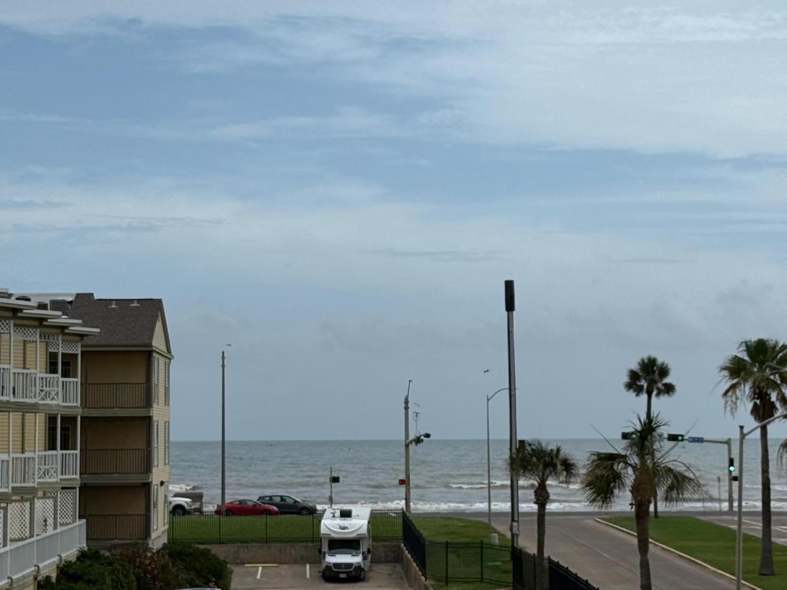 Ocean Views - Heated Pool - Hot Tub - Corner Unit - steps to beach - SS 29
