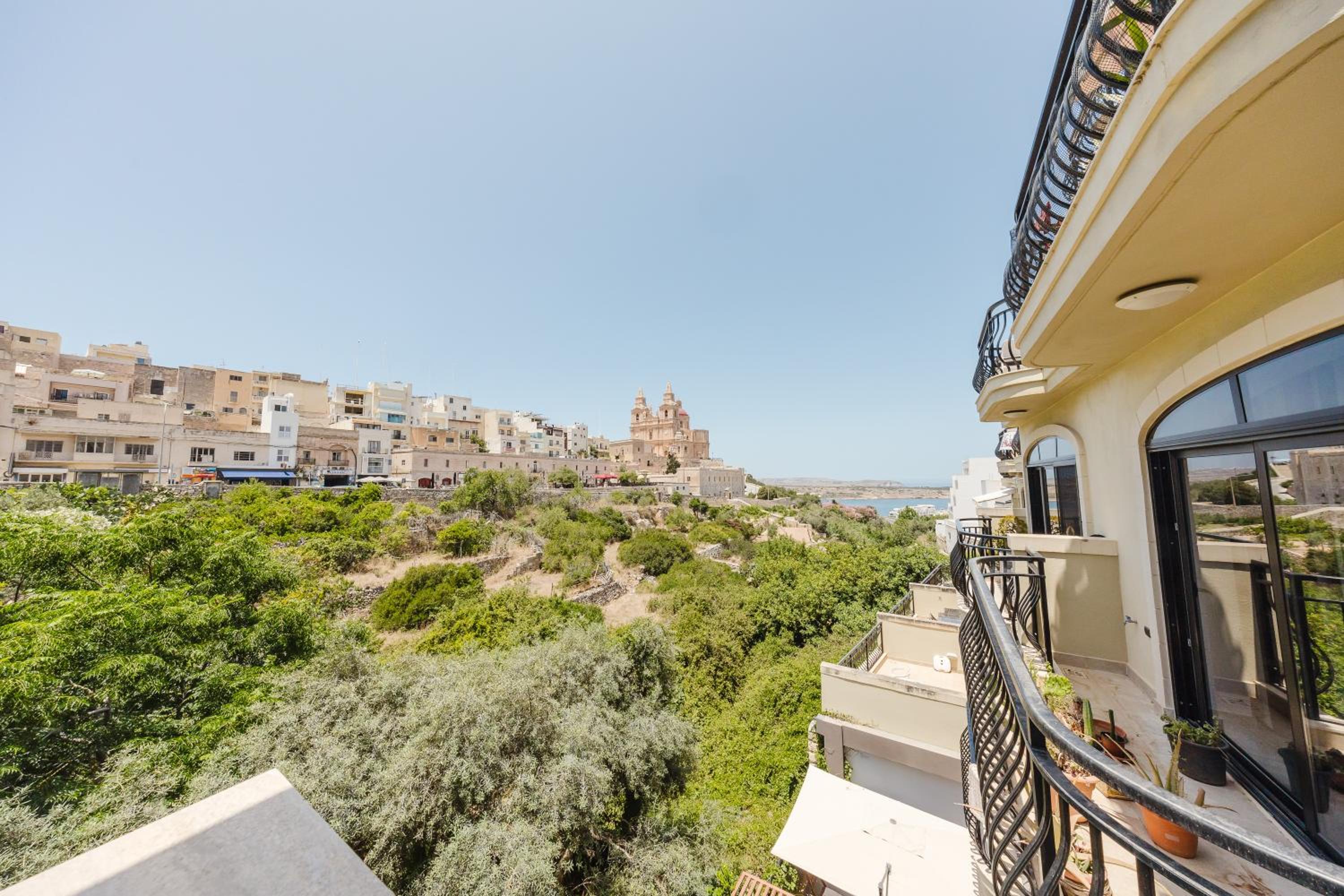 MLH village 3BED with views by Homely!