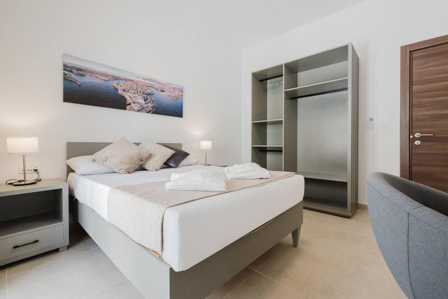 Flat 2 MLH 3BED next to city by Homely!