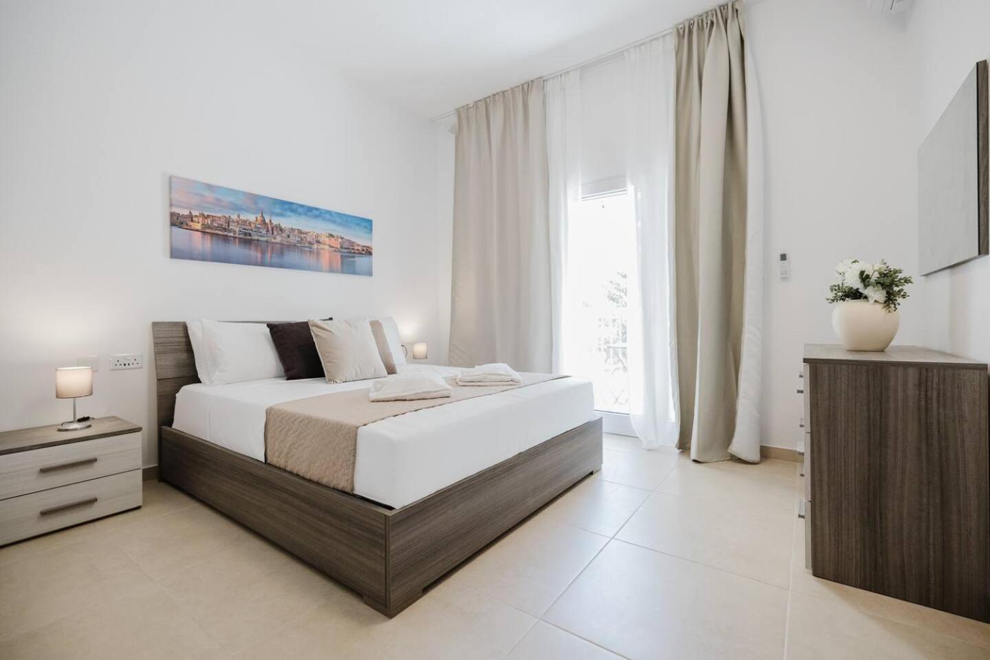 Flat 2 MLH 3BED next to city by Homely!
