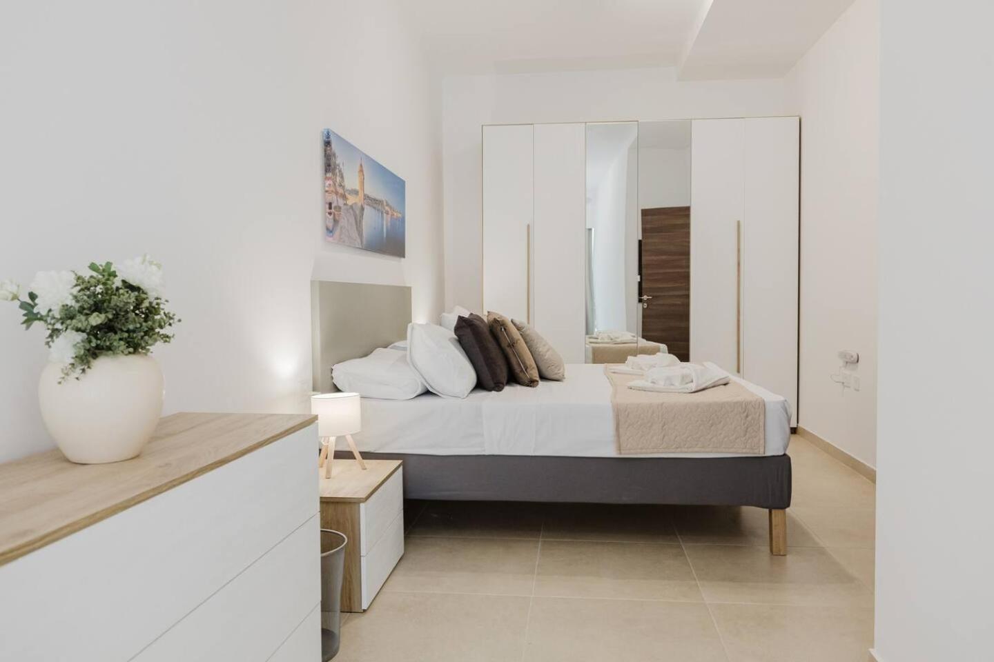 Flat 2 MLH 3BED next to city by Homely!