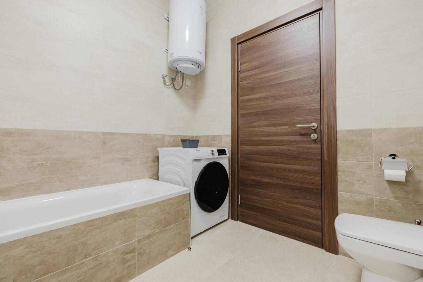 Flat 2 MLH 3BED next to city by Homely!