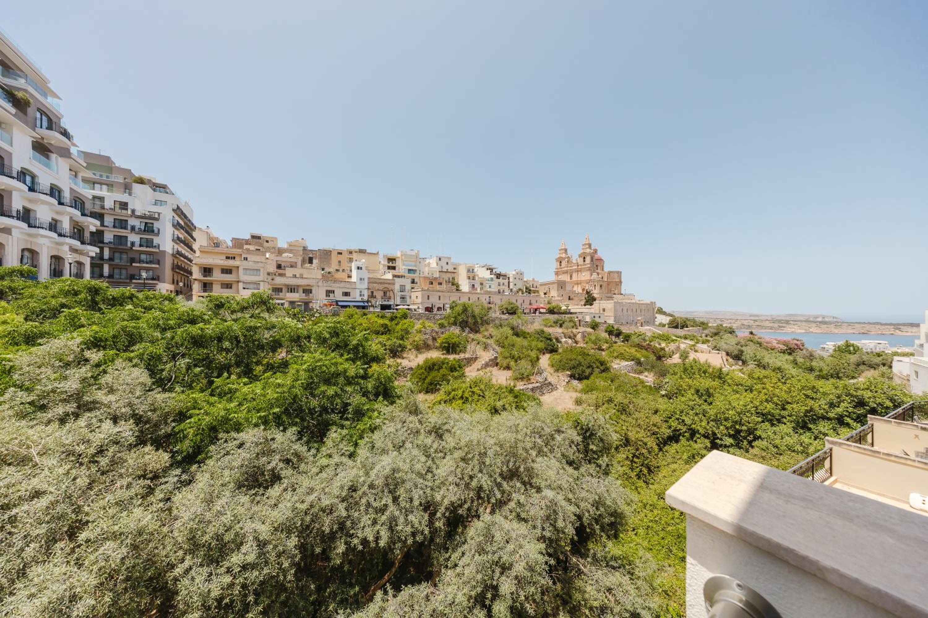 MLH village 3BED with views by Homely!