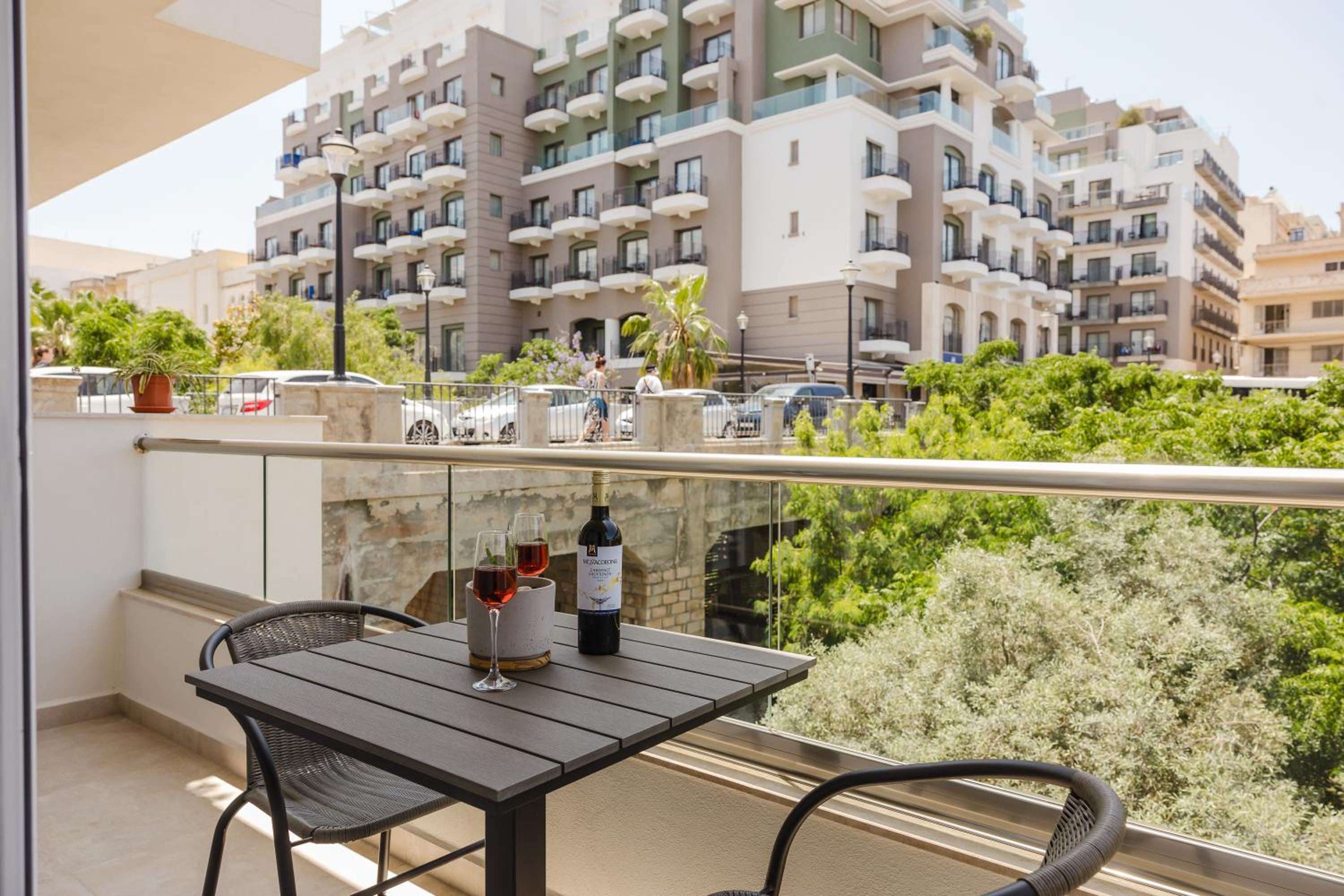 MLH village 3BED with views by Homely!