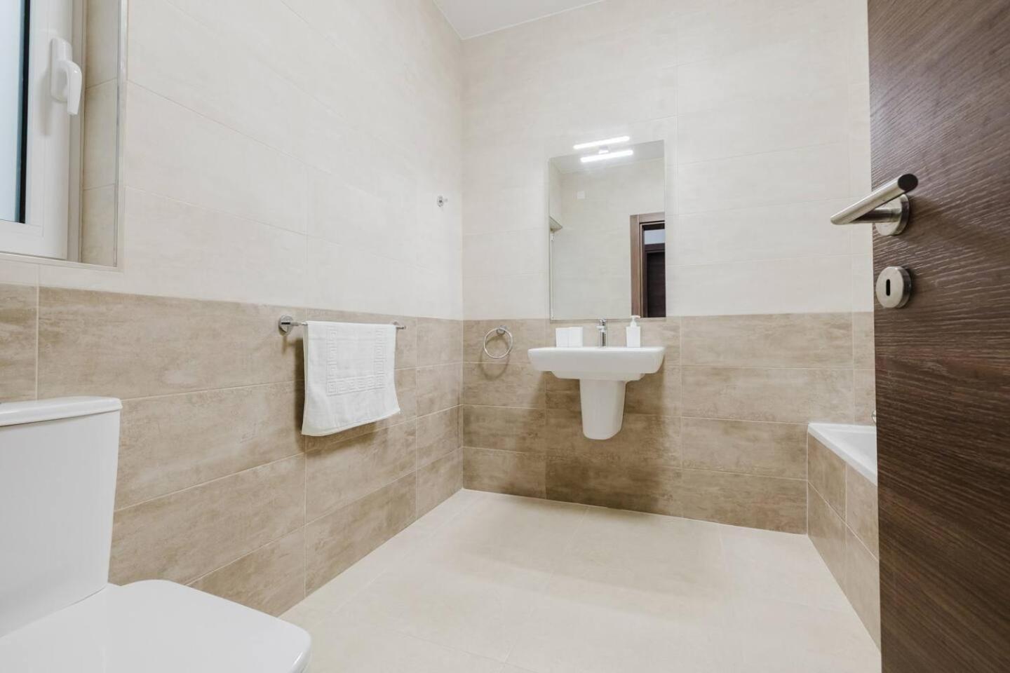 Flat 3 MLH 3BED next to city by Homely!