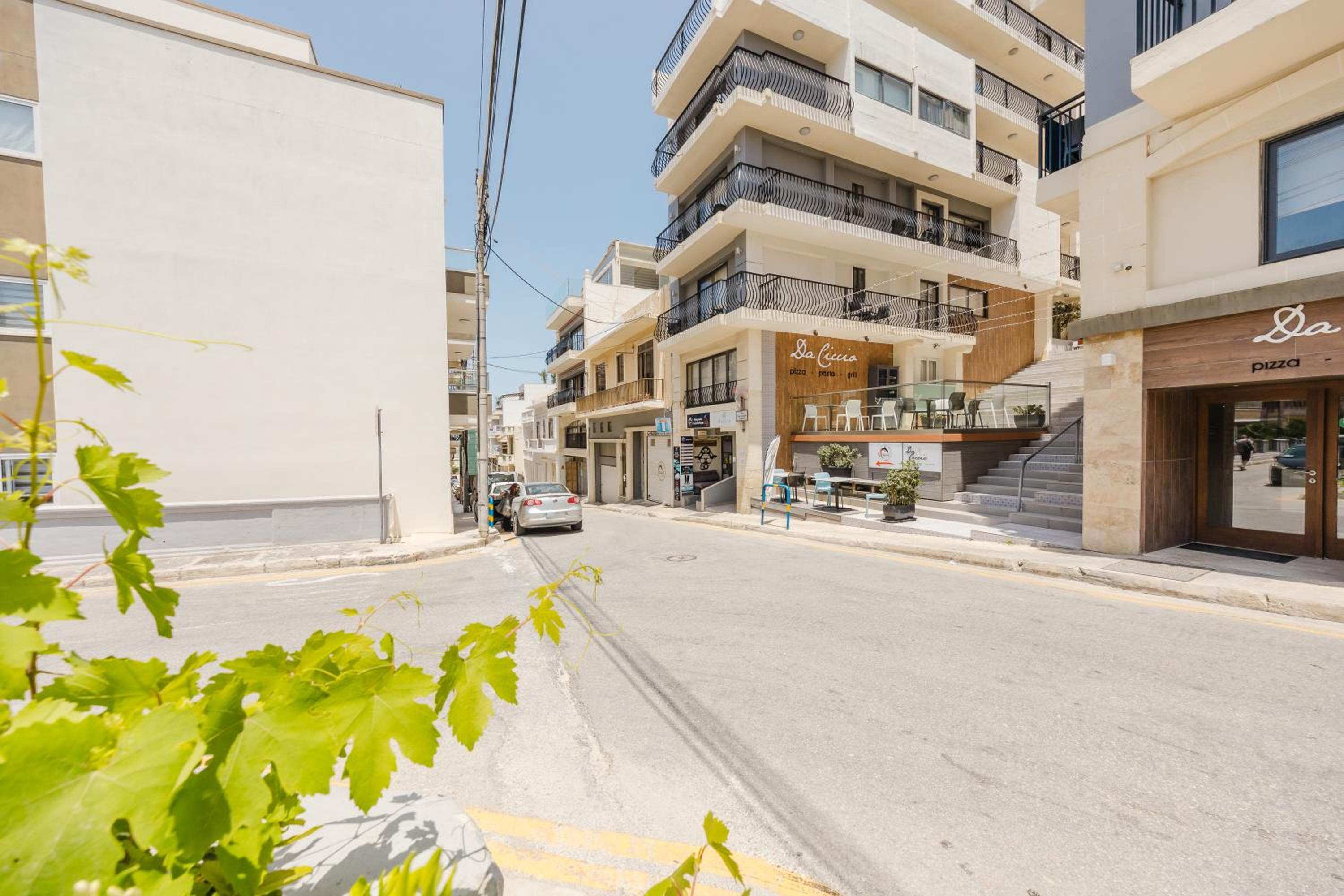 MLH village 3BED with views by Homely!