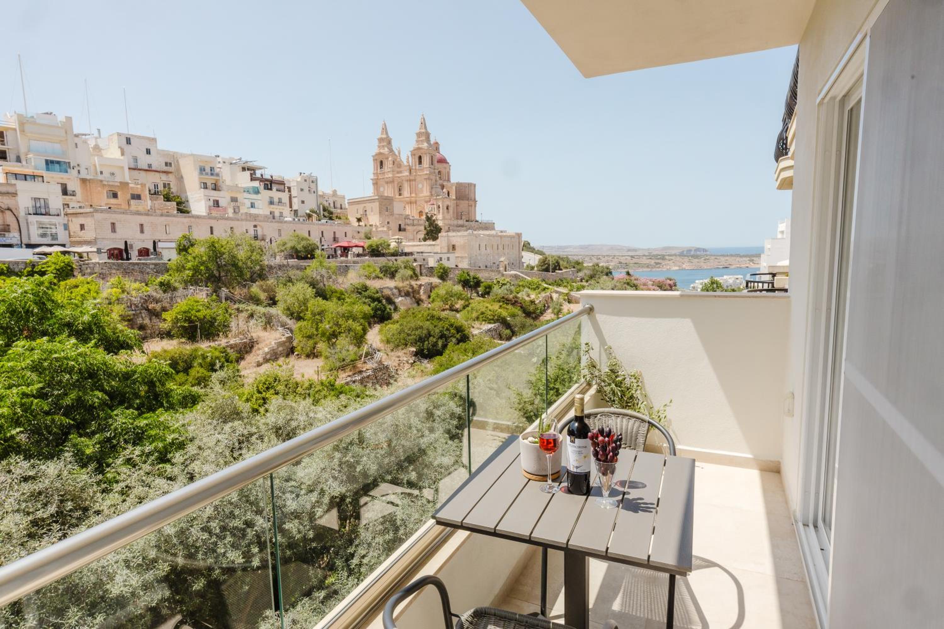 MLH village 3BED with views by Homely!