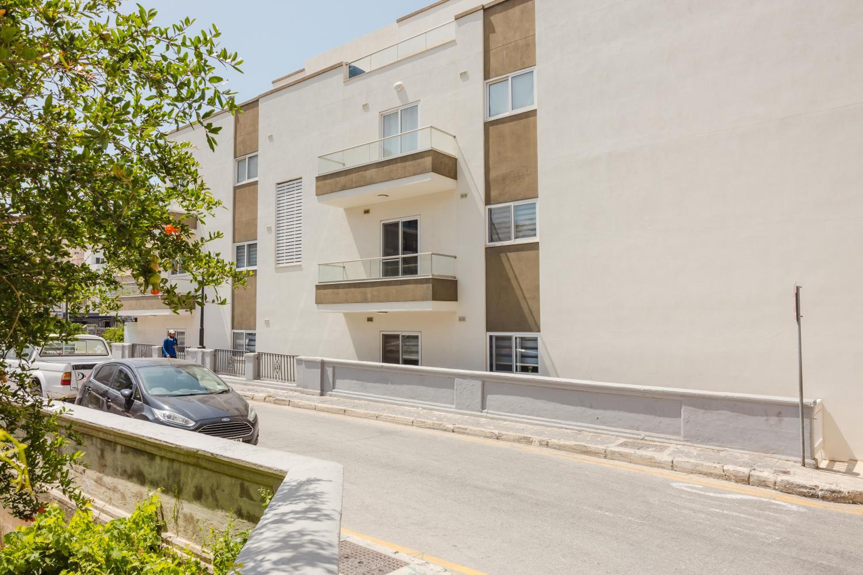 MLH village 3BED with views by Homely!