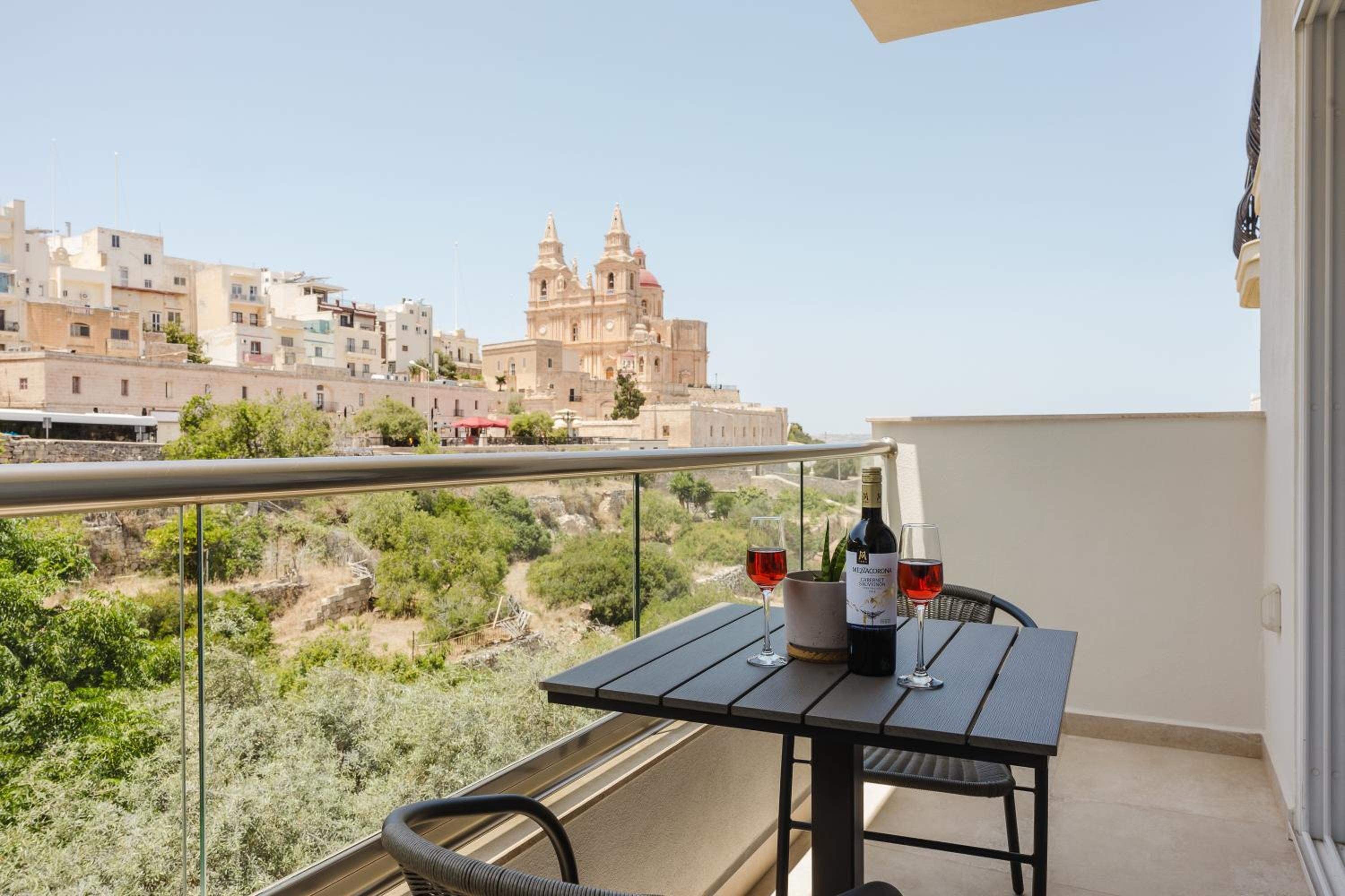 MLH village 3BED with views by Homely!