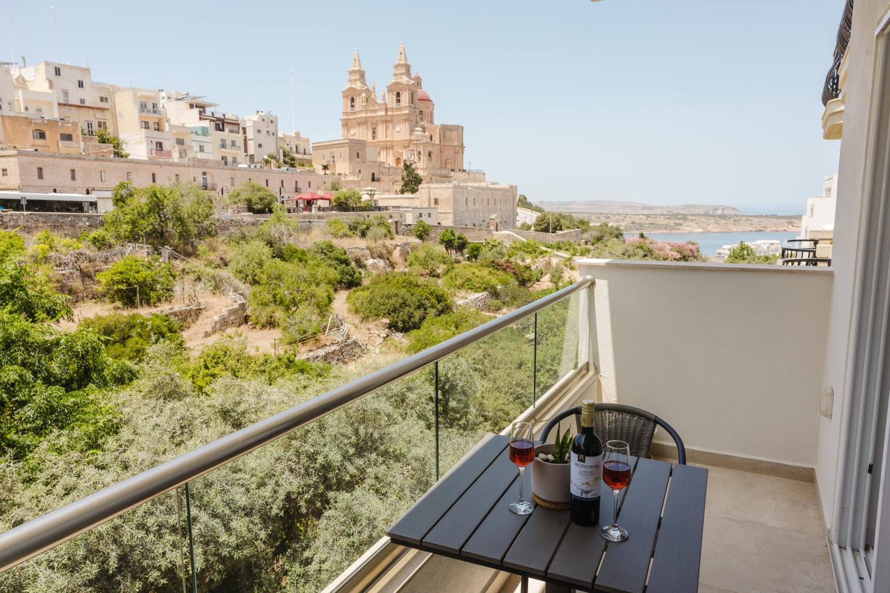 MLH village 3BED with views by Homely!