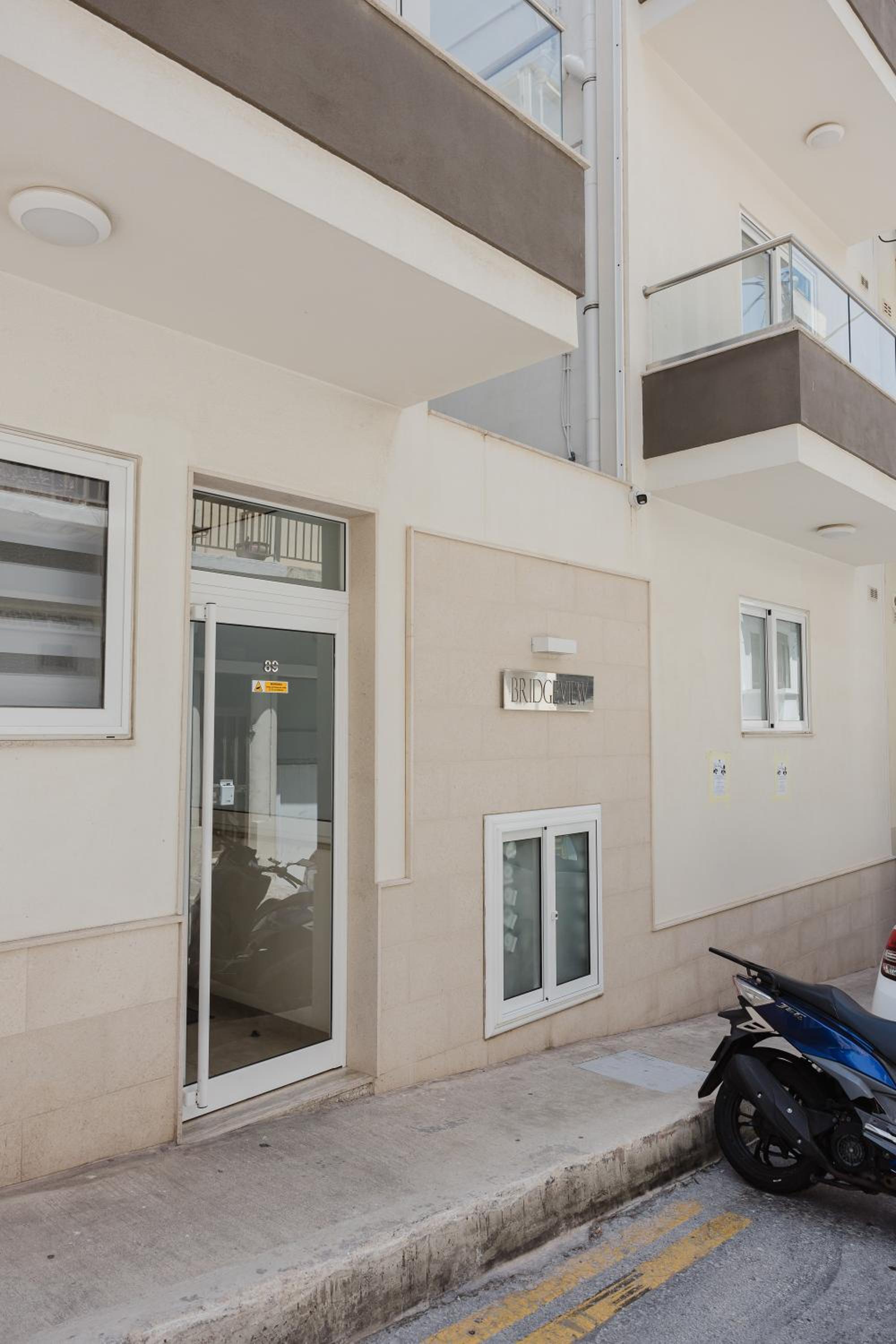 MLH village 3BED with views by Homely!