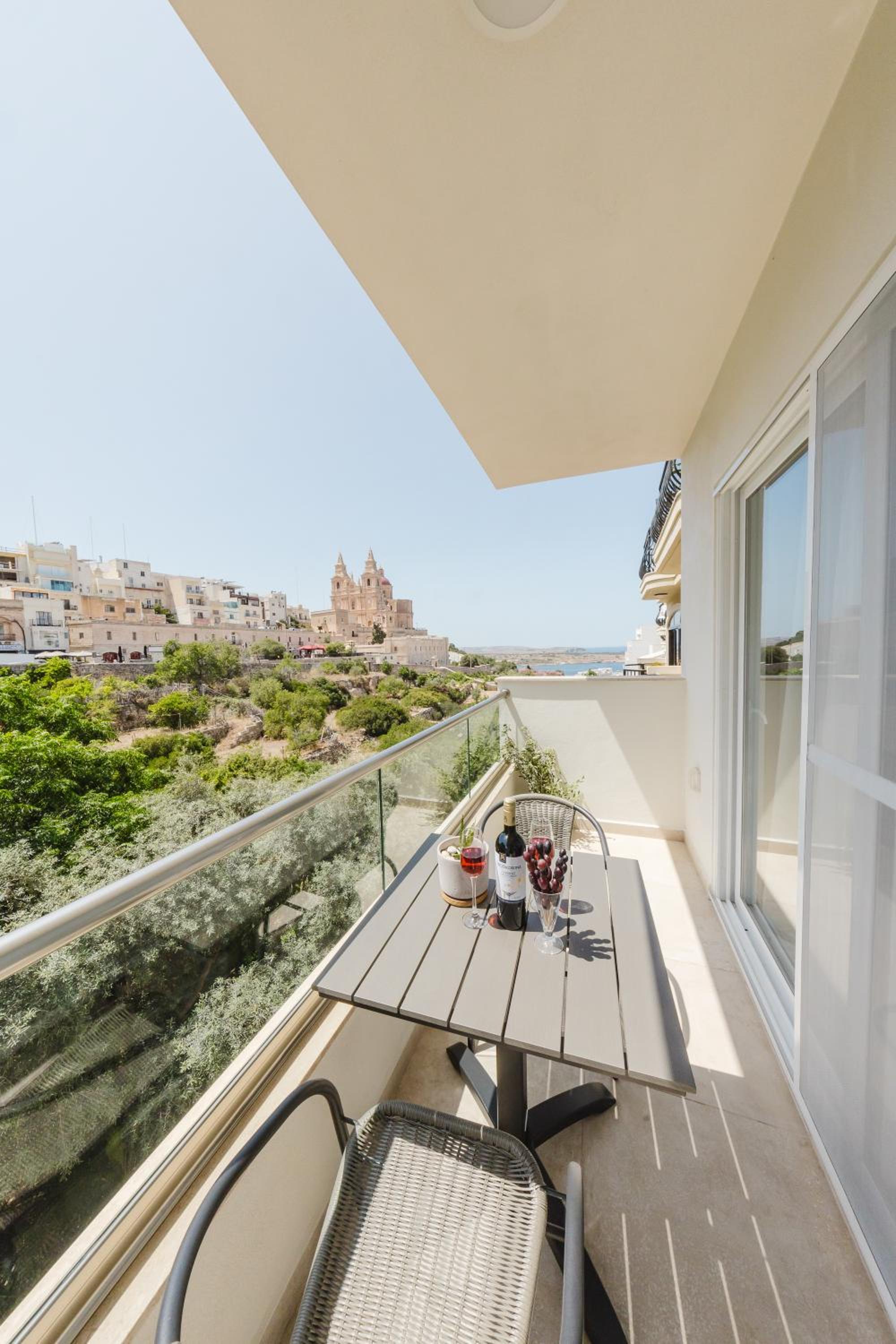 MLH village 3BED with views by Homely!