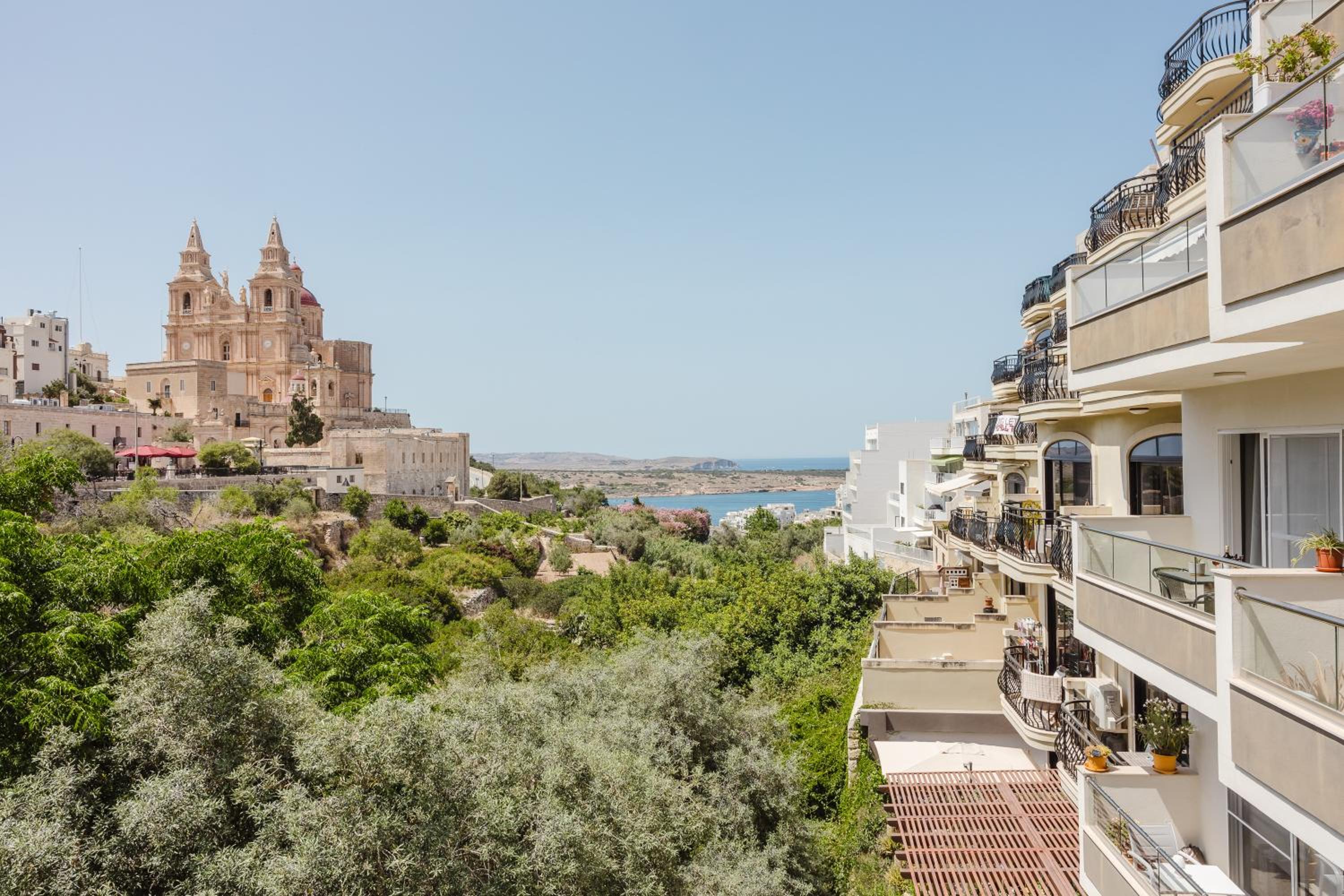 MLH village 3BED with views by Homely!