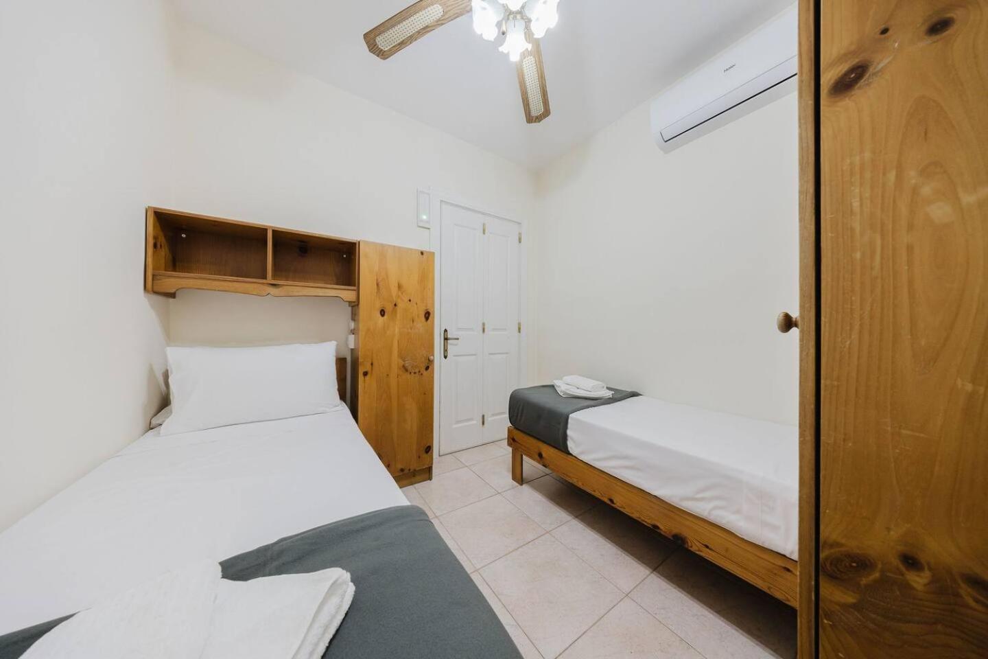 Seafront Apartment with Stunning Views of Għadira