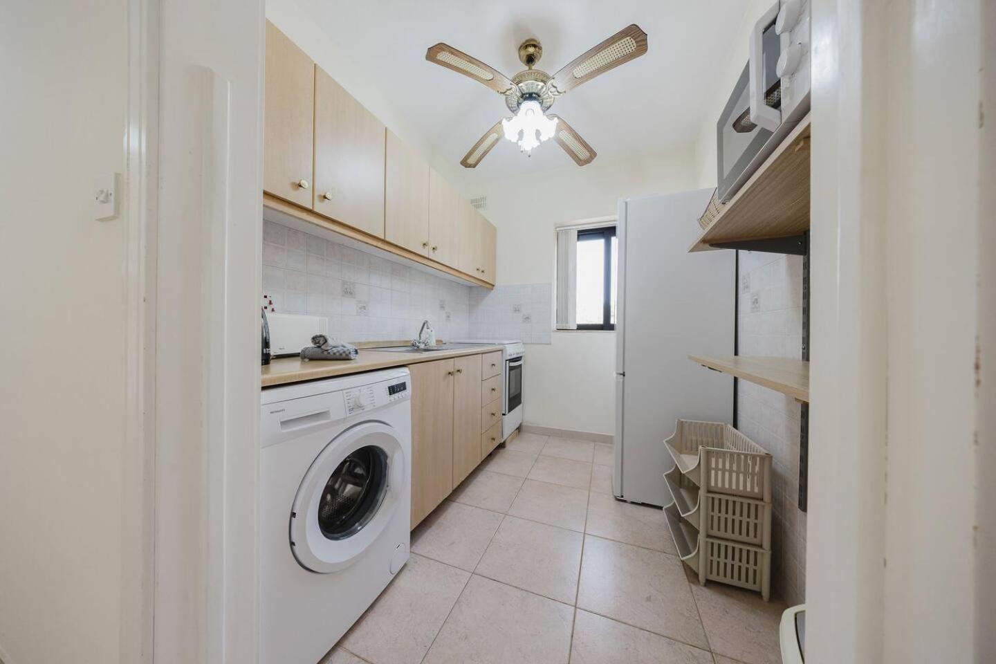 Seafront Apartment with Stunning Views of Għadira