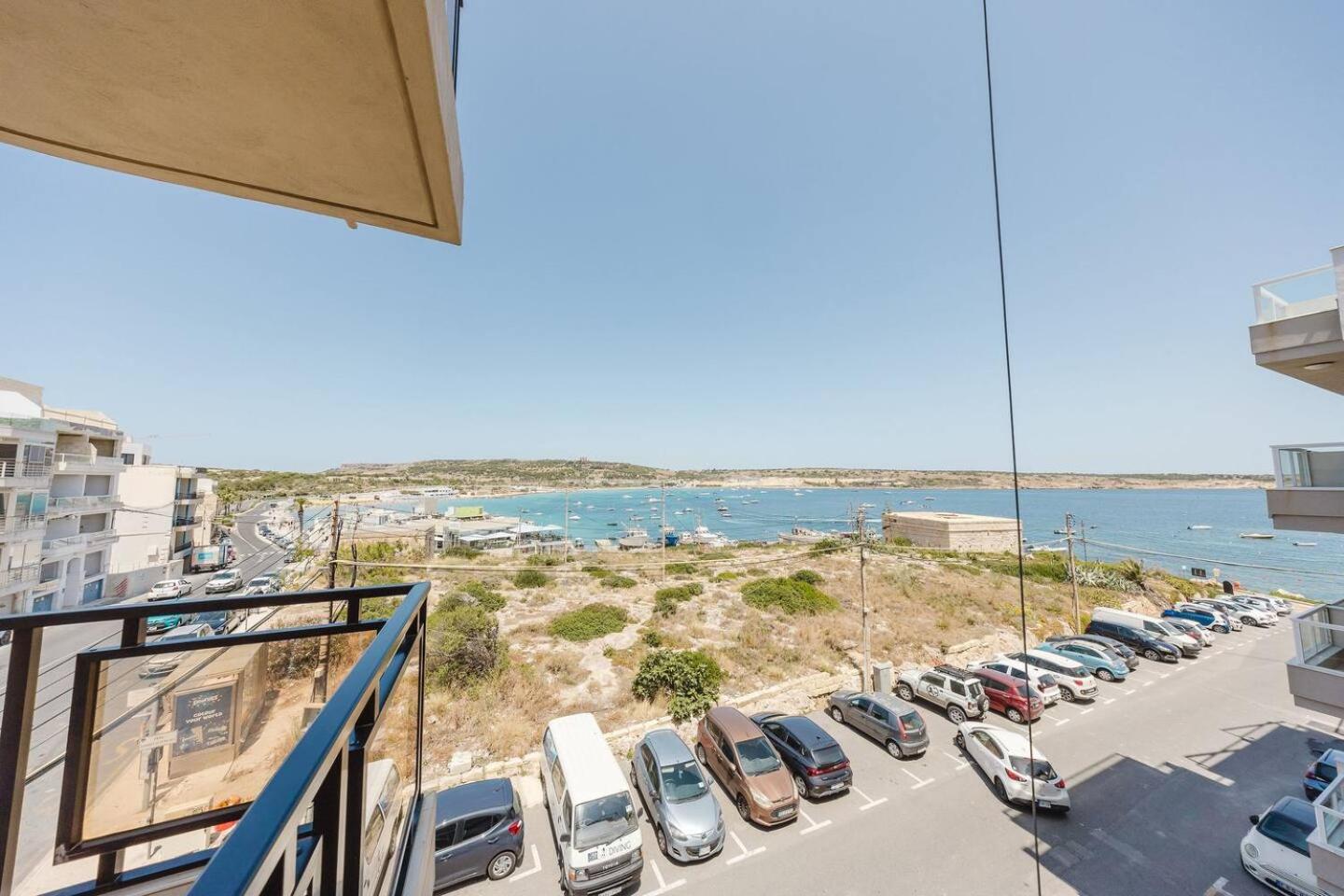 Seafront Apartment with Stunning Views of Għadira