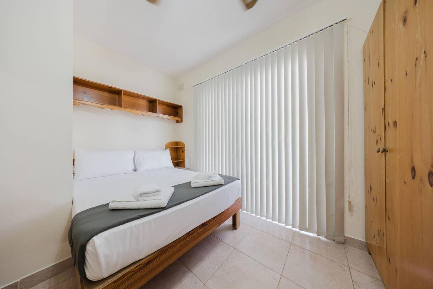 Seafront Apartment with Stunning Views of Għadira