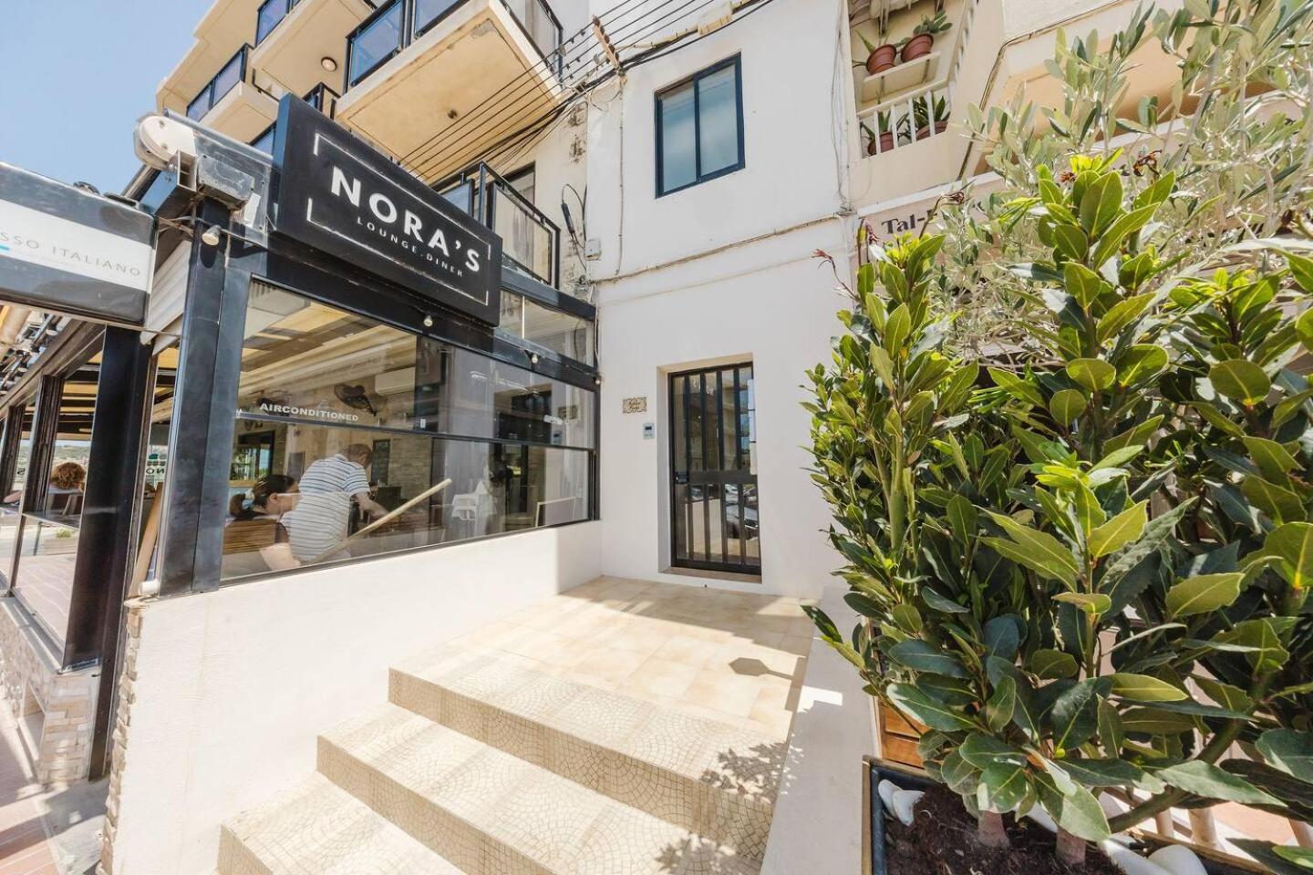 Seafront Apartment with Stunning Views of Għadira
