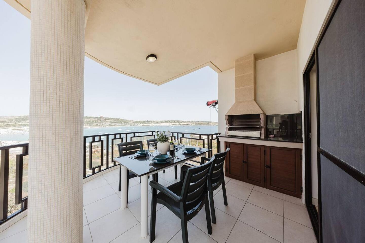 Seafront Apartment with Panoramic Views 3 Bed