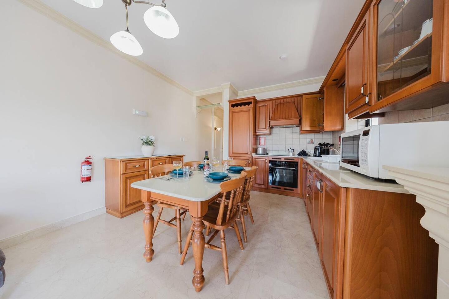 Seafront Apartment with Panoramic Views 3 Bed